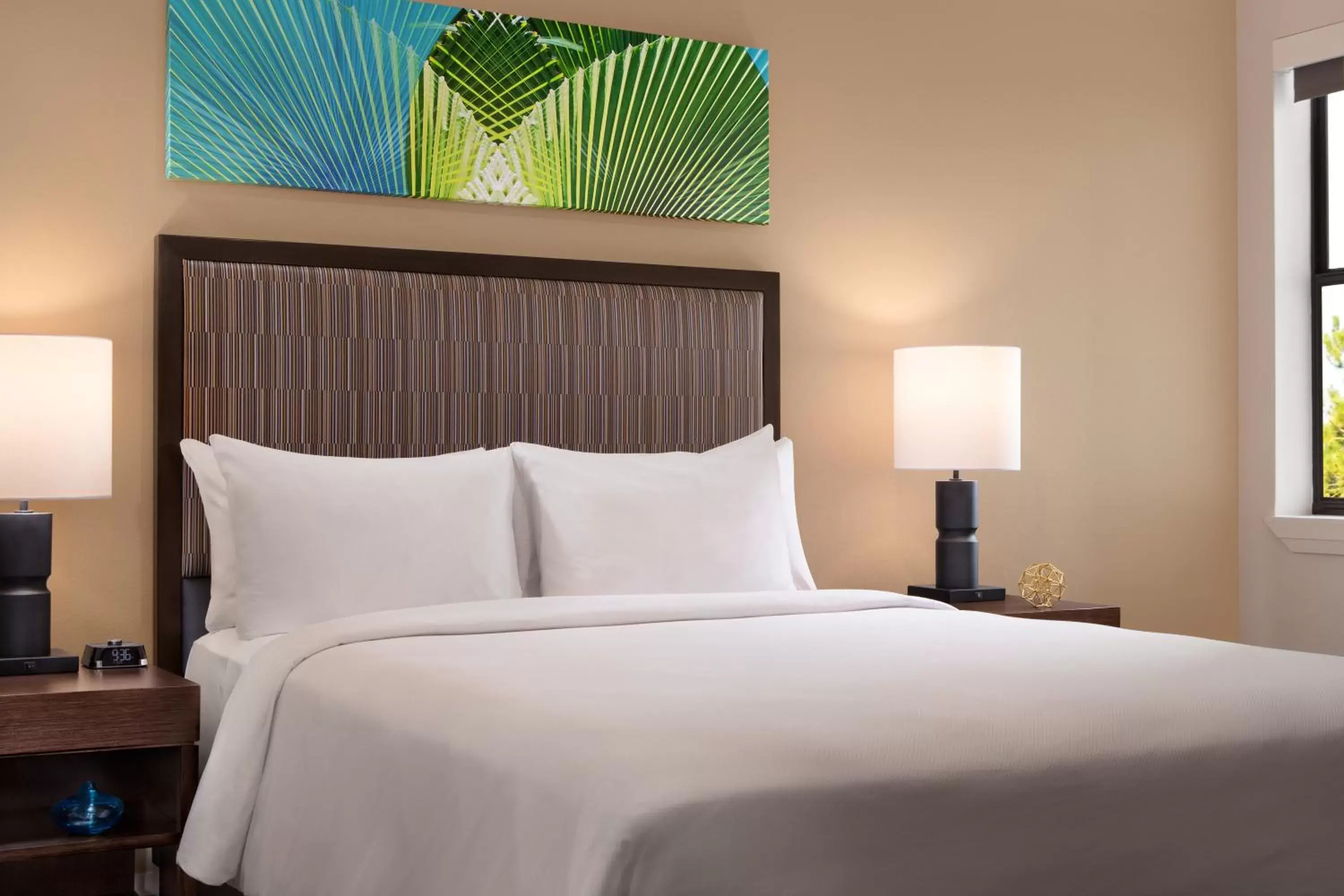 Bedroom, Bed in The Grove Resort & Water Park Orlando