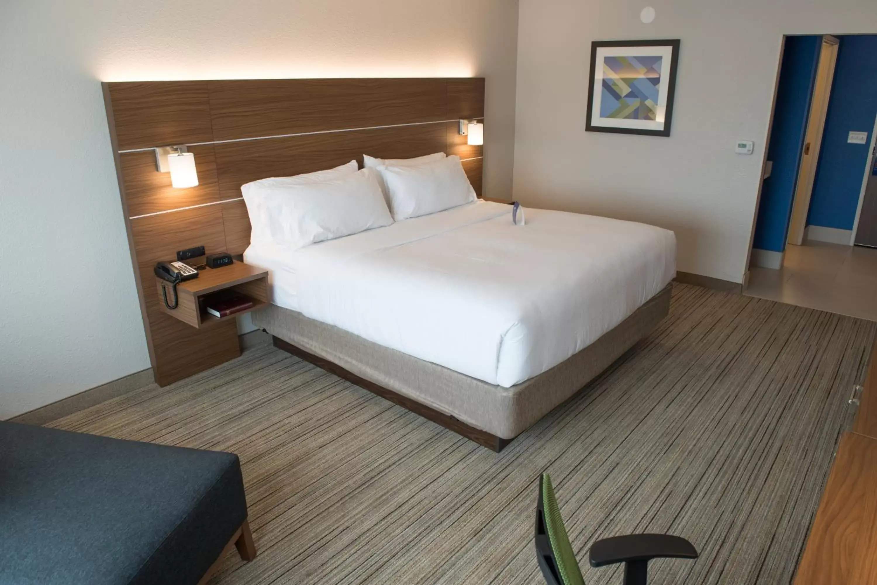 Bed in Holiday Inn Express & Suites - Merrillville, an IHG Hotel