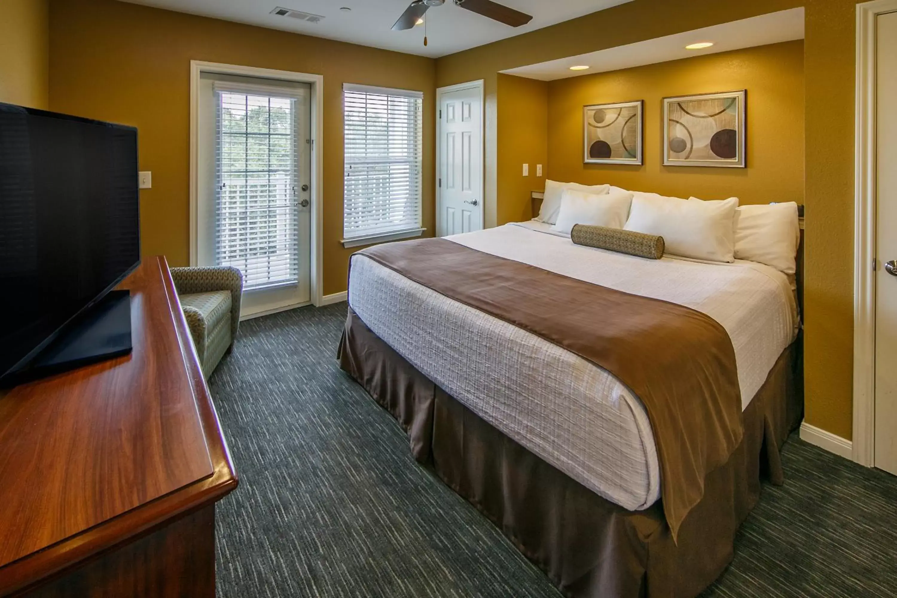 Photo of the whole room, Bed in Holiday Inn Club Vacations Hill Country Resort at Canyon Lake