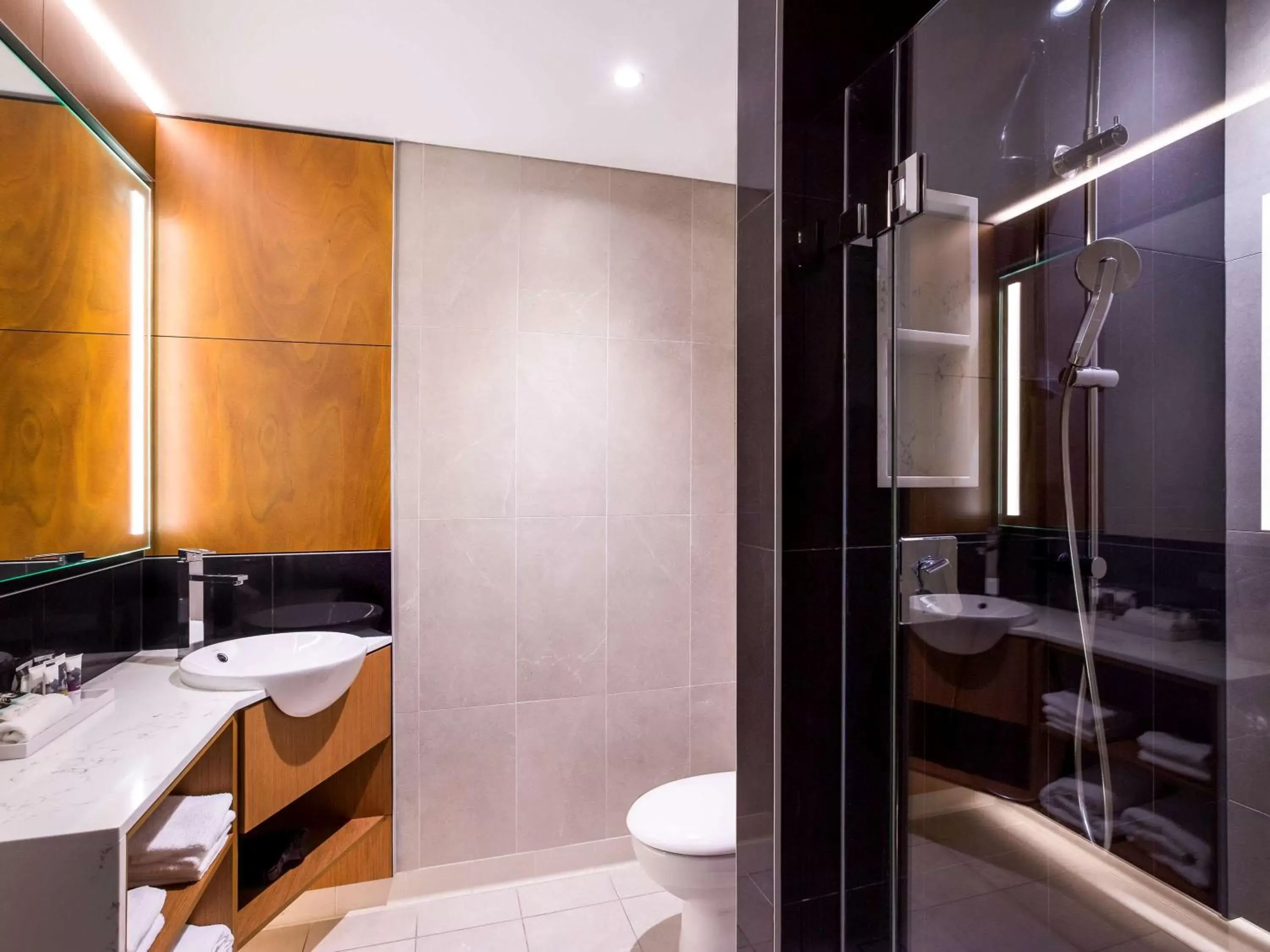 Photo of the whole room, Bathroom in Mercure Sydney Liverpool