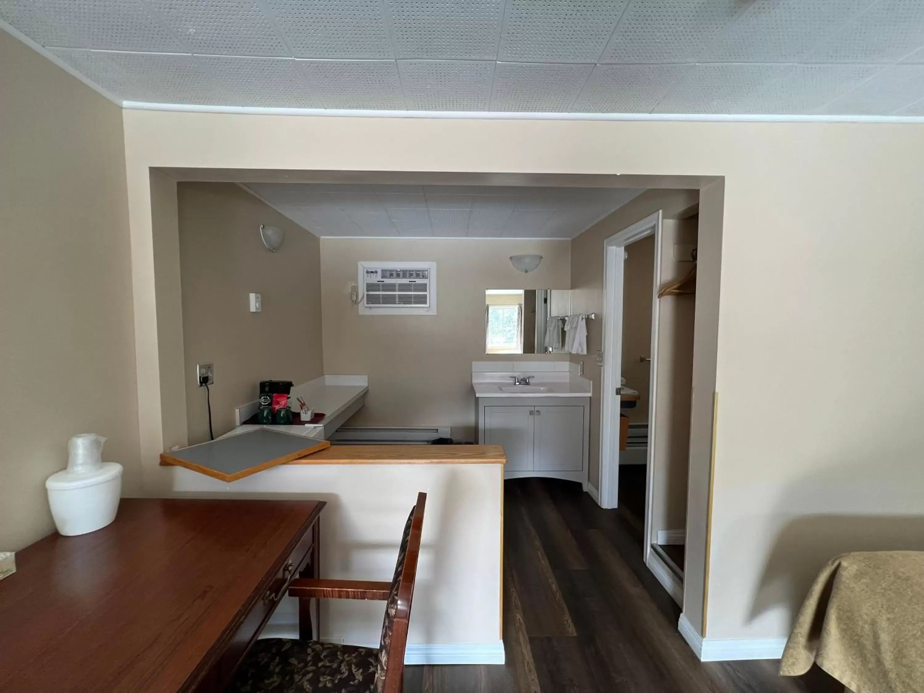 Seating area, Kitchen/Kitchenette in Villa Motel