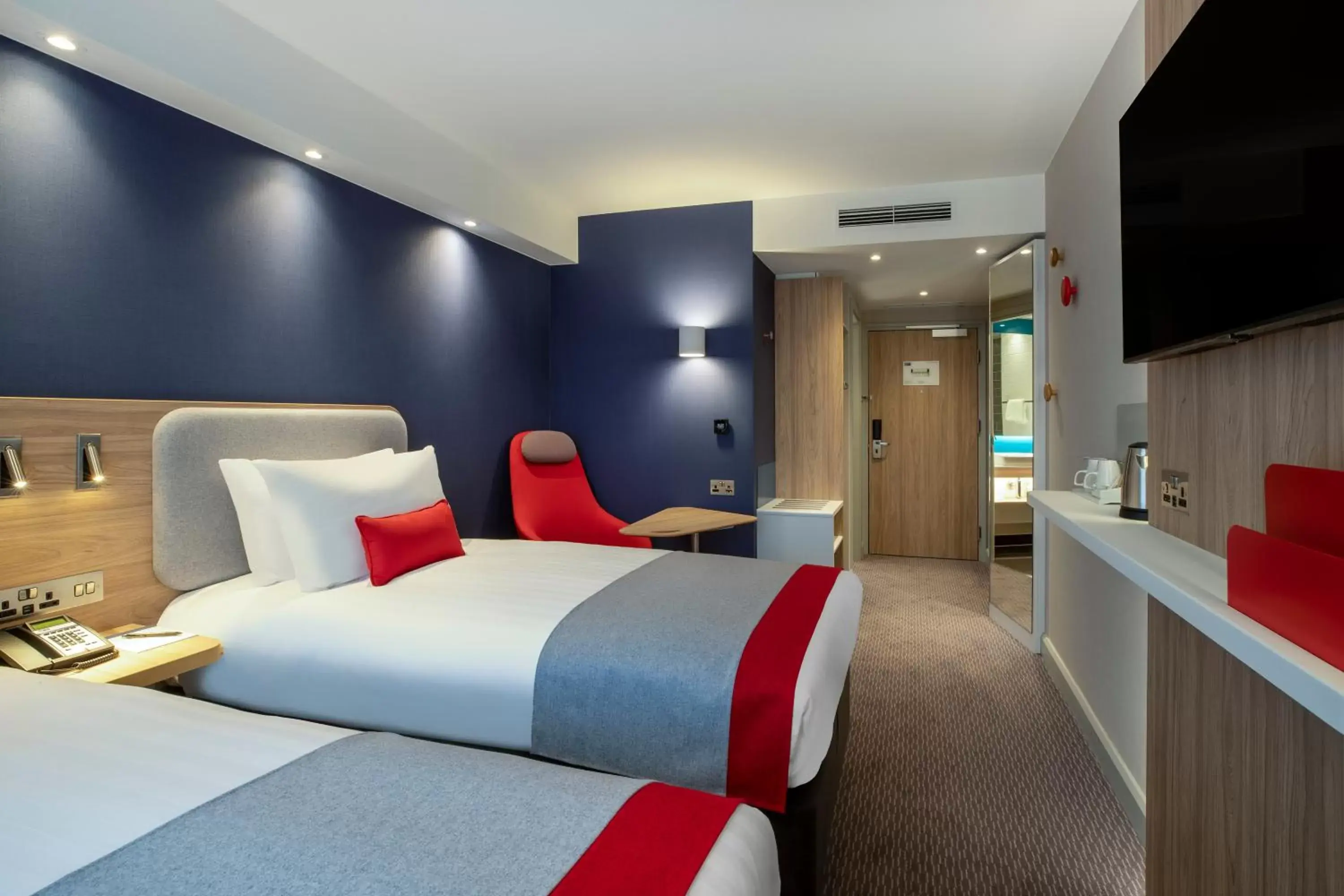 Bedroom, Bed in Holiday Inn Express Cambridge West - Cambourne, an IHG Hotel