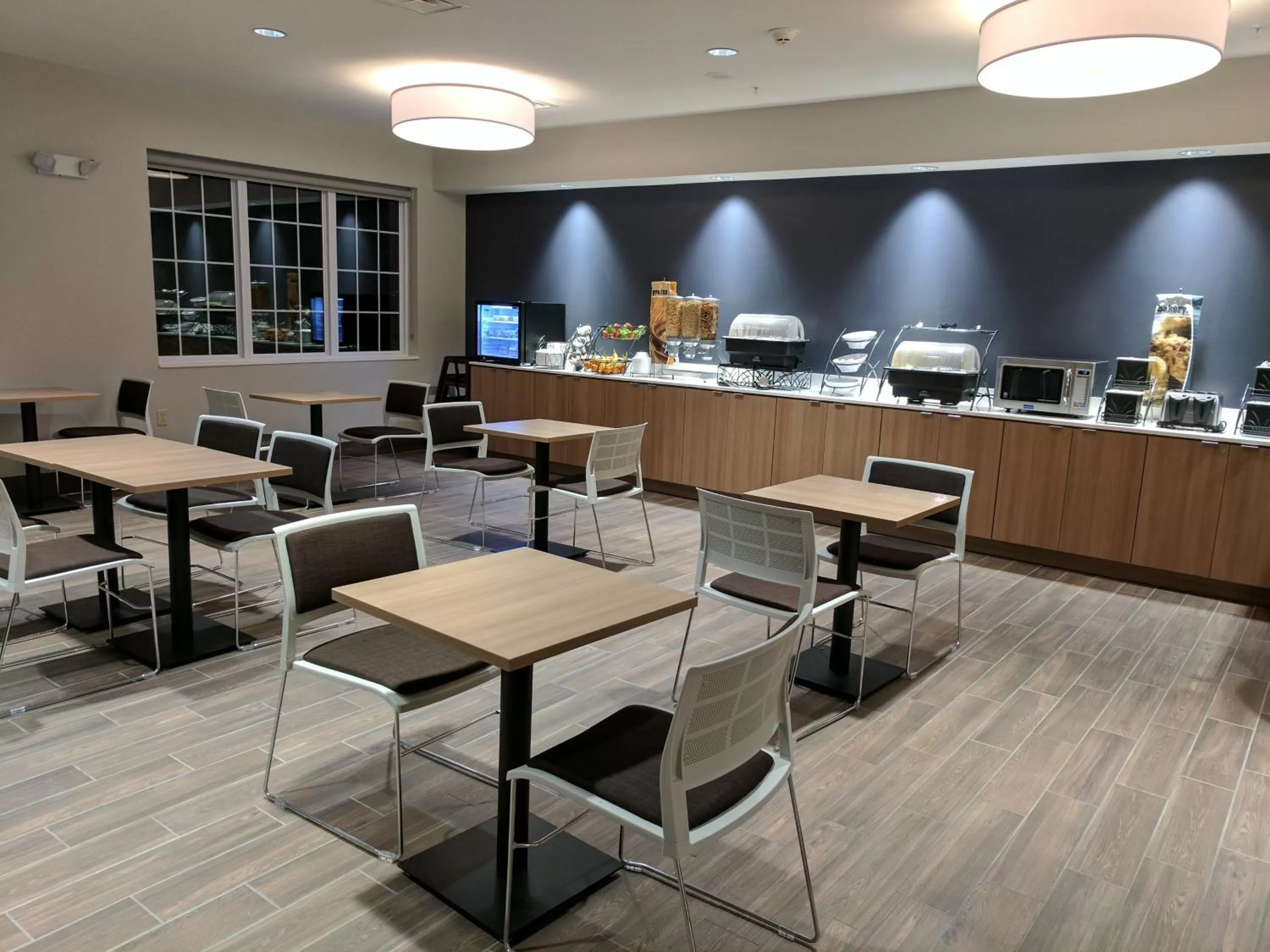 American breakfast in Microtel Inn & Suites by Wyndham Clarion