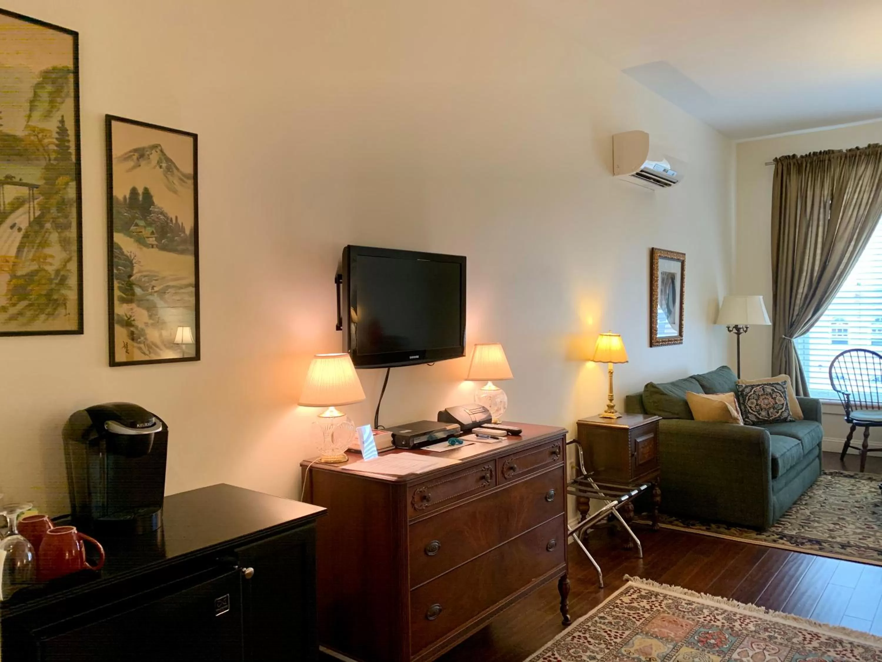 TV and multimedia, TV/Entertainment Center in The Barrington