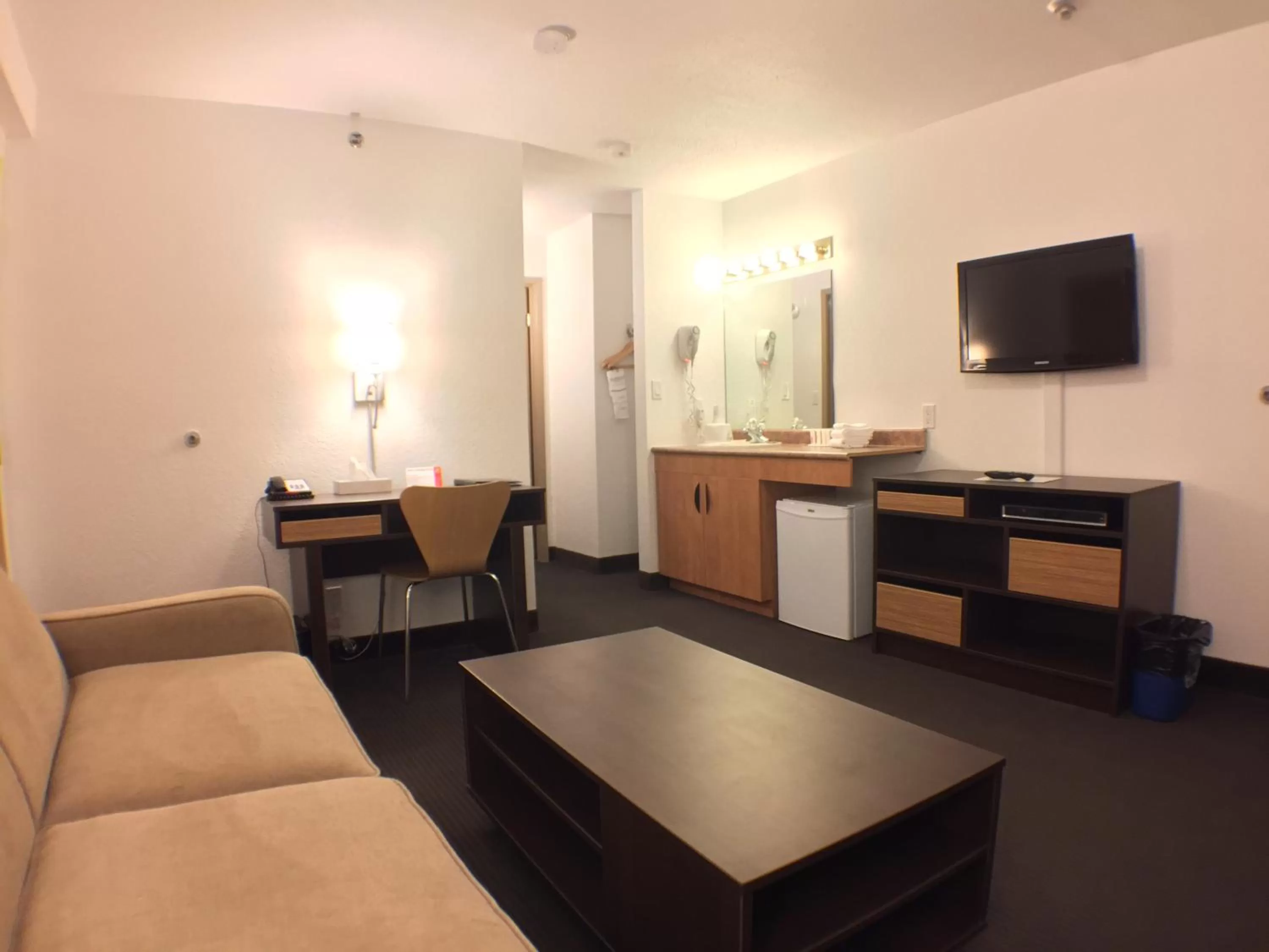 Photo of the whole room in Super 8 by Wyndham Kenora