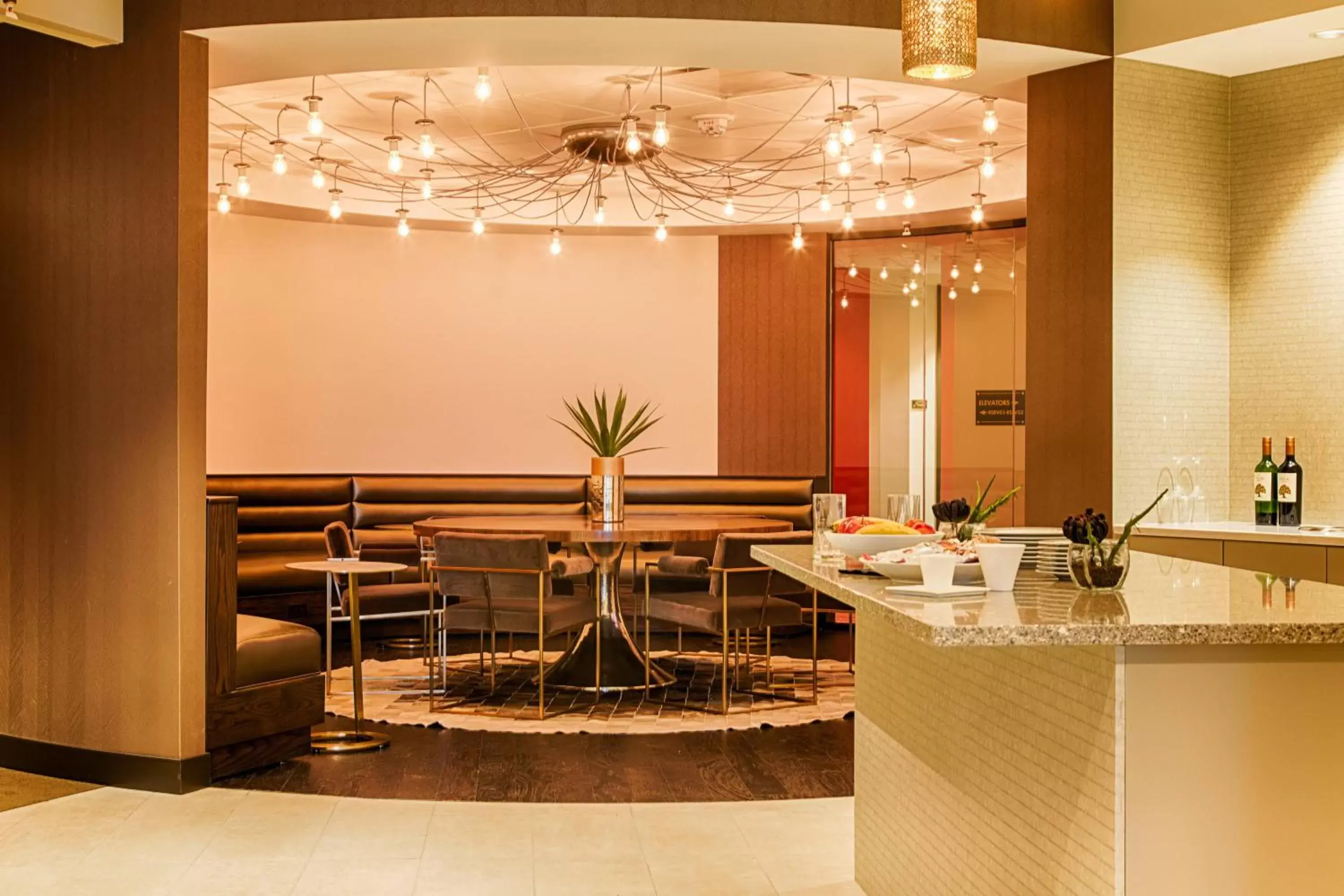 Lounge or bar in Metropolitan at The 9, Autograph Collection