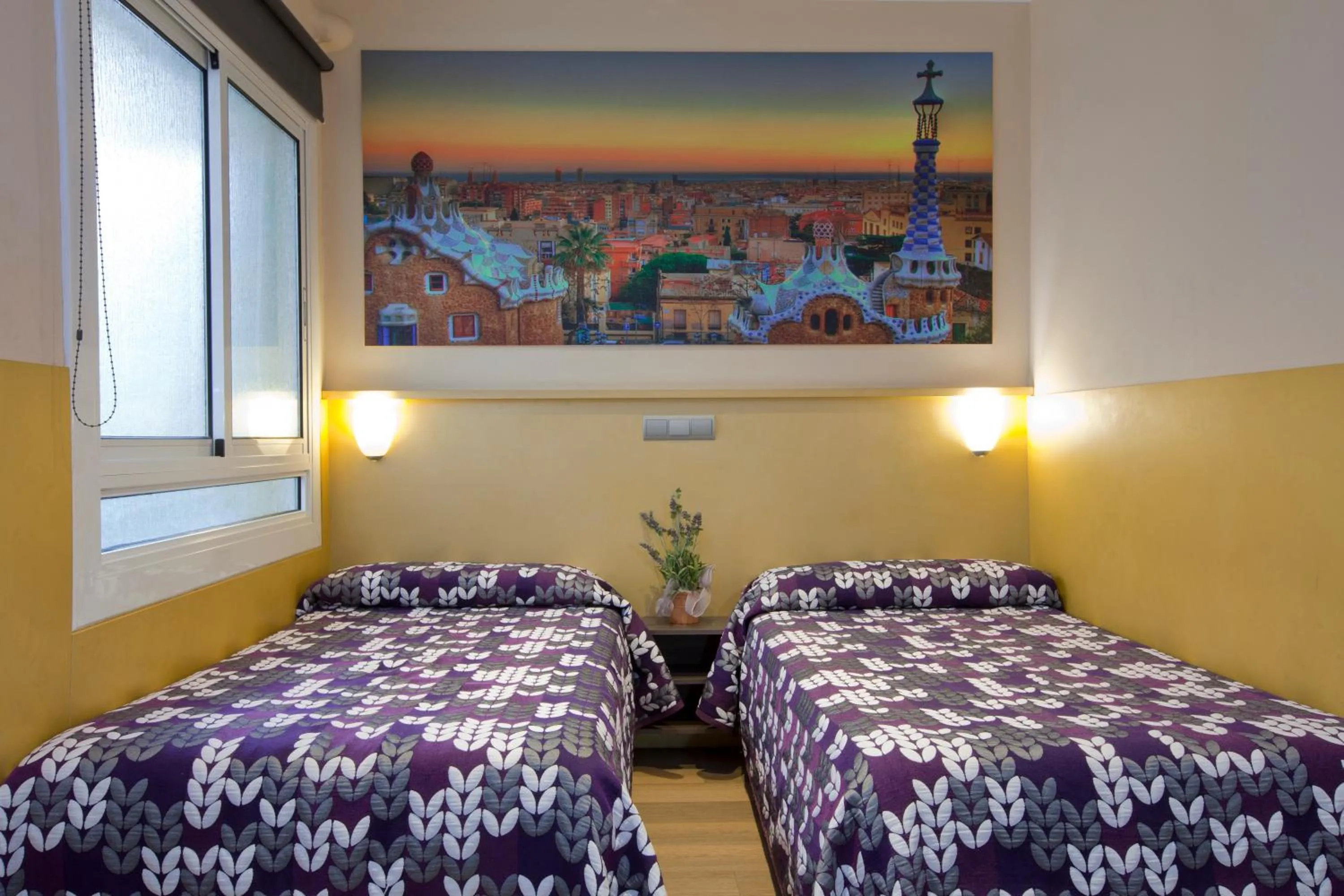 Photo of the whole room, Bed in Hostal Barcelona
