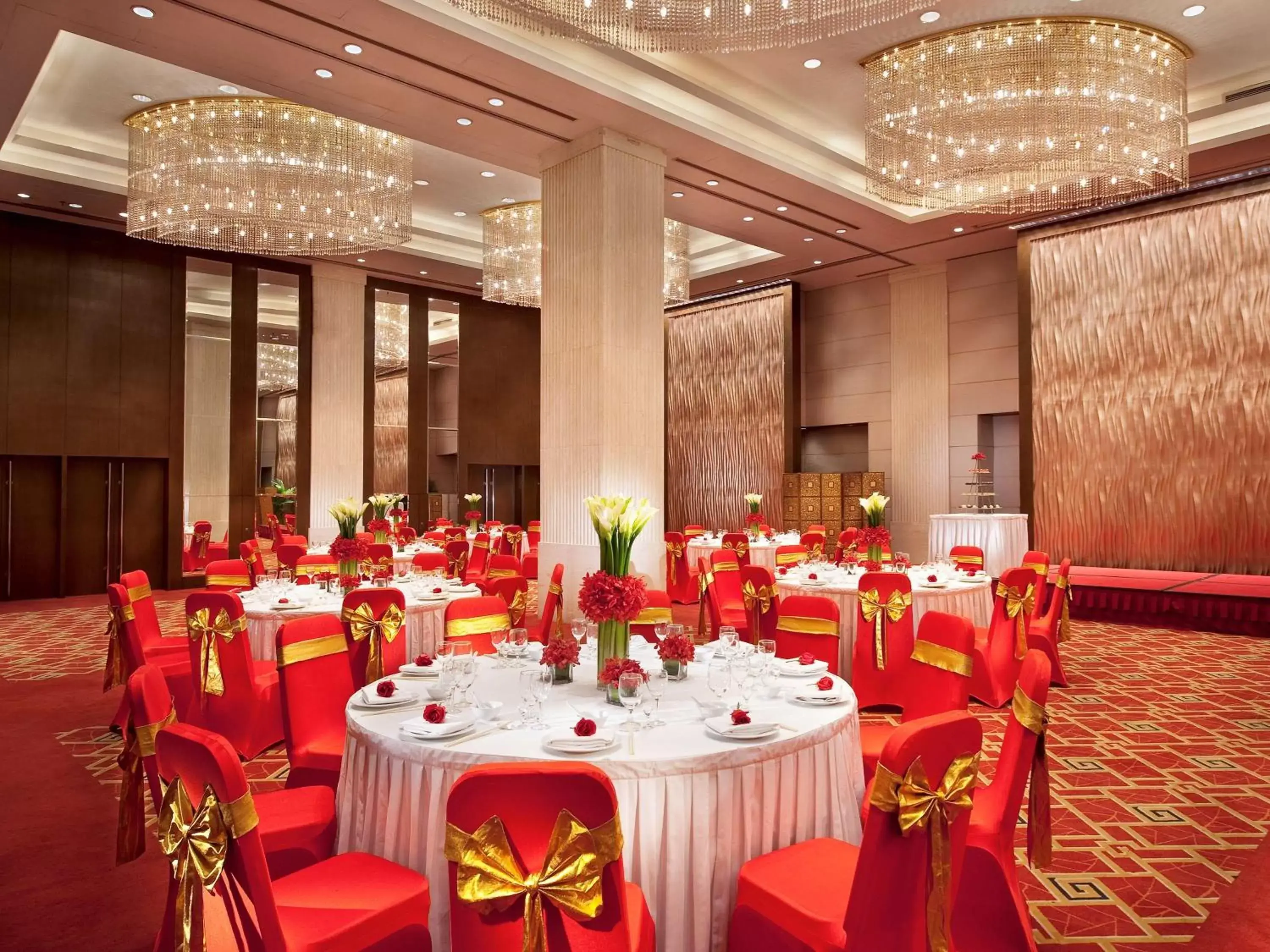 Meeting/conference room, Restaurant/Places to Eat in Grand Mercure Beijing Central