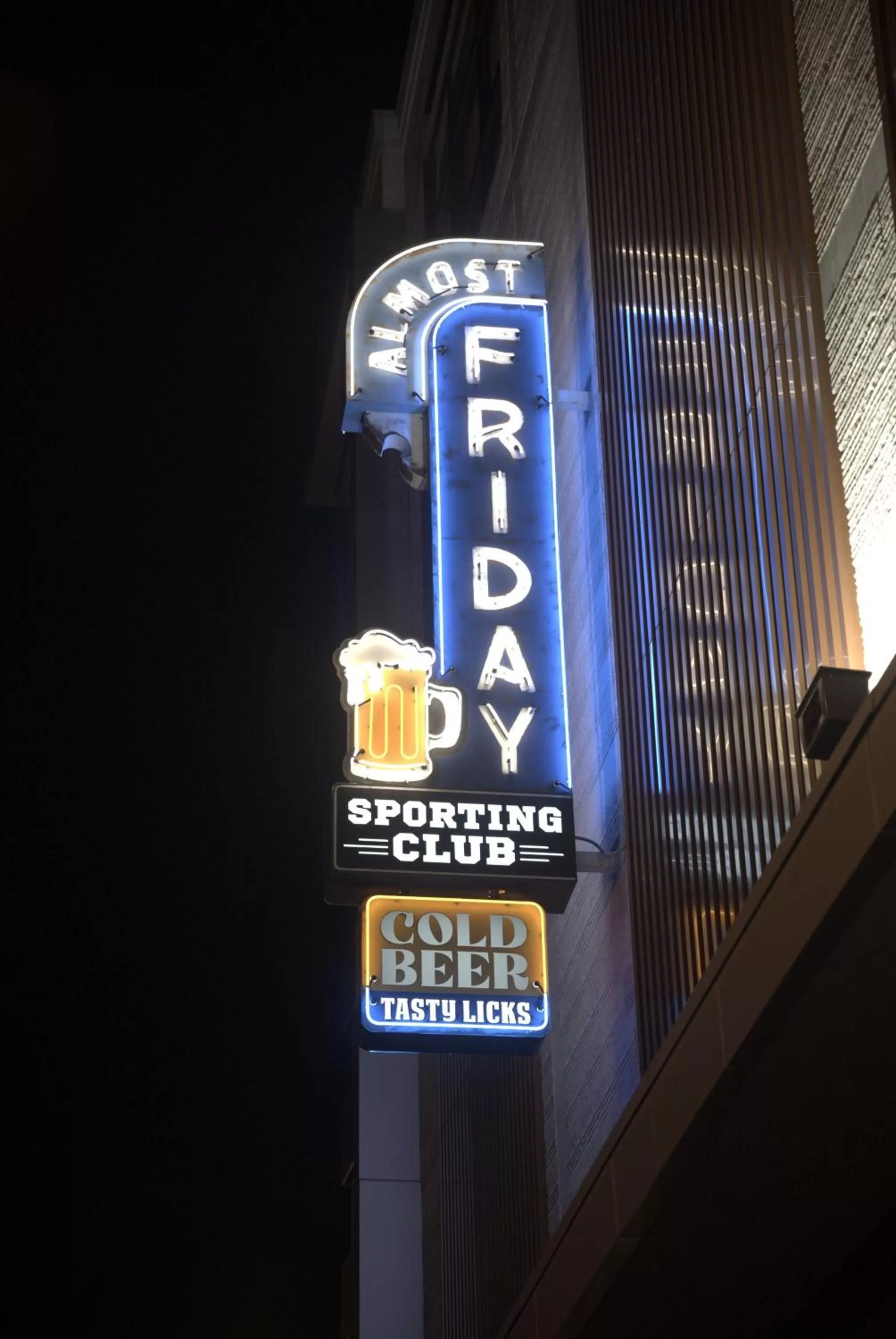 Restaurant/places to eat in Holiday Inn & Suites Nashville Downtown Broadway