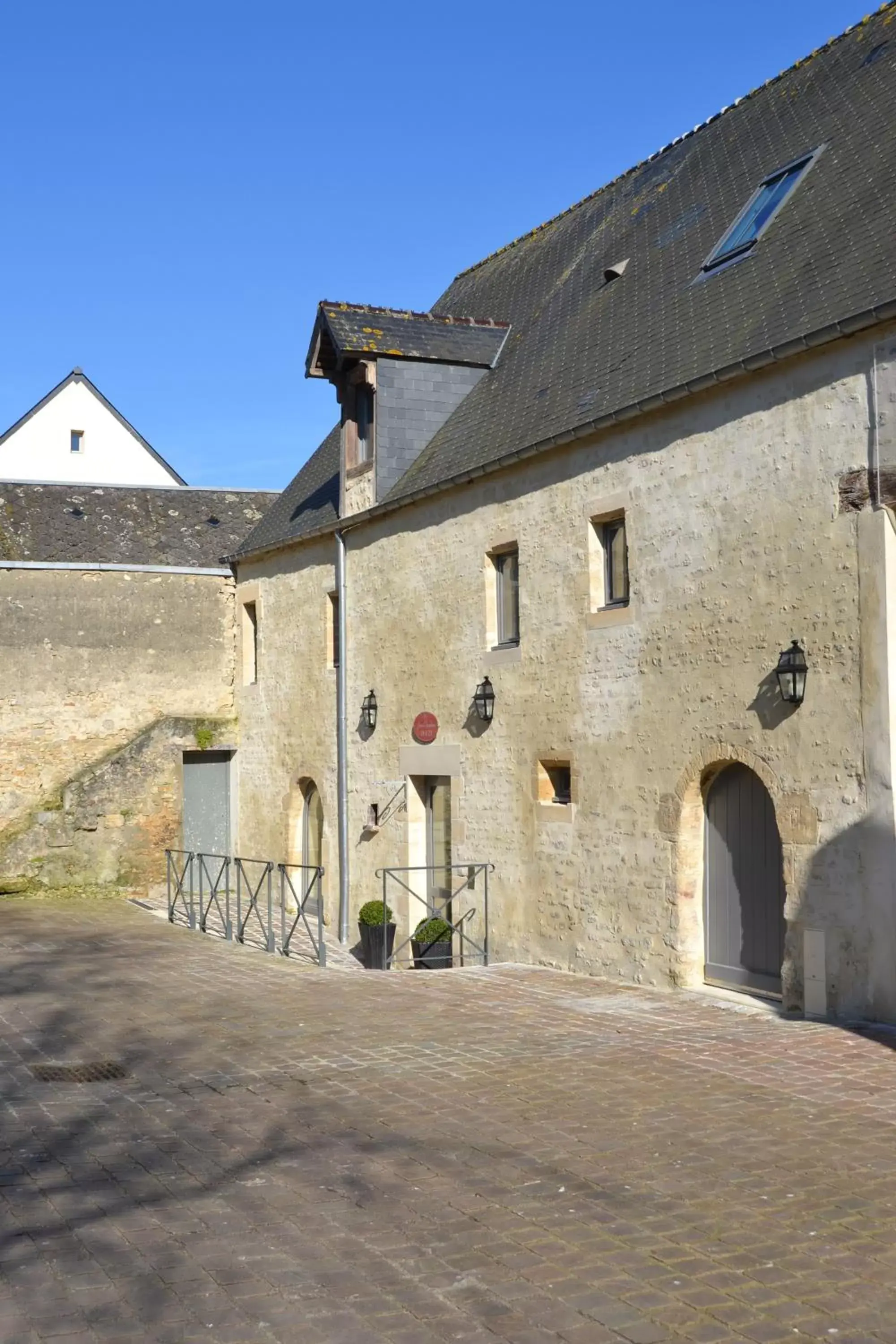 Facade/entrance, Property Building in Hotel Reine Mathilde