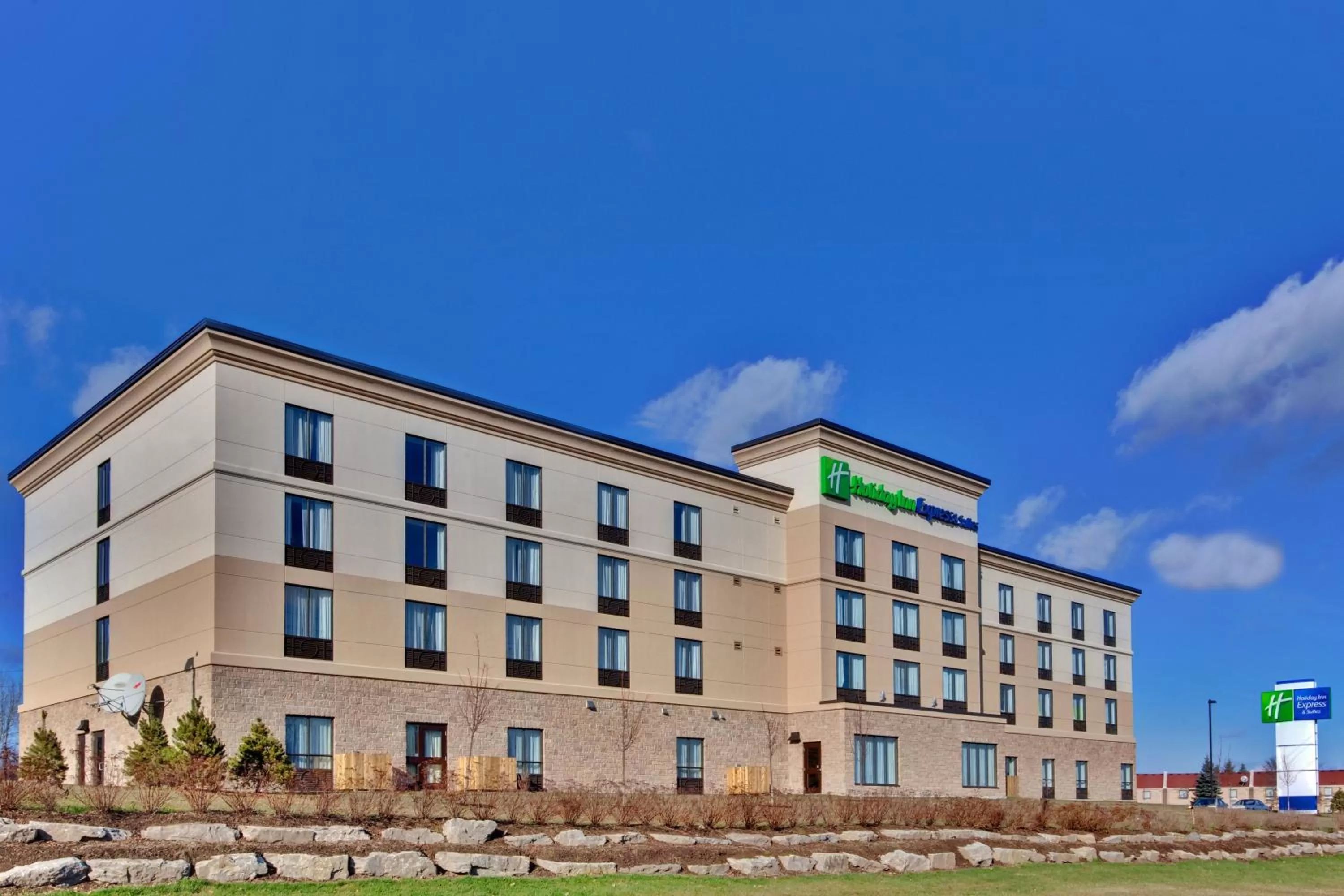 Property building in Holiday Inn Express Hotel & Suites Brockville by IHG