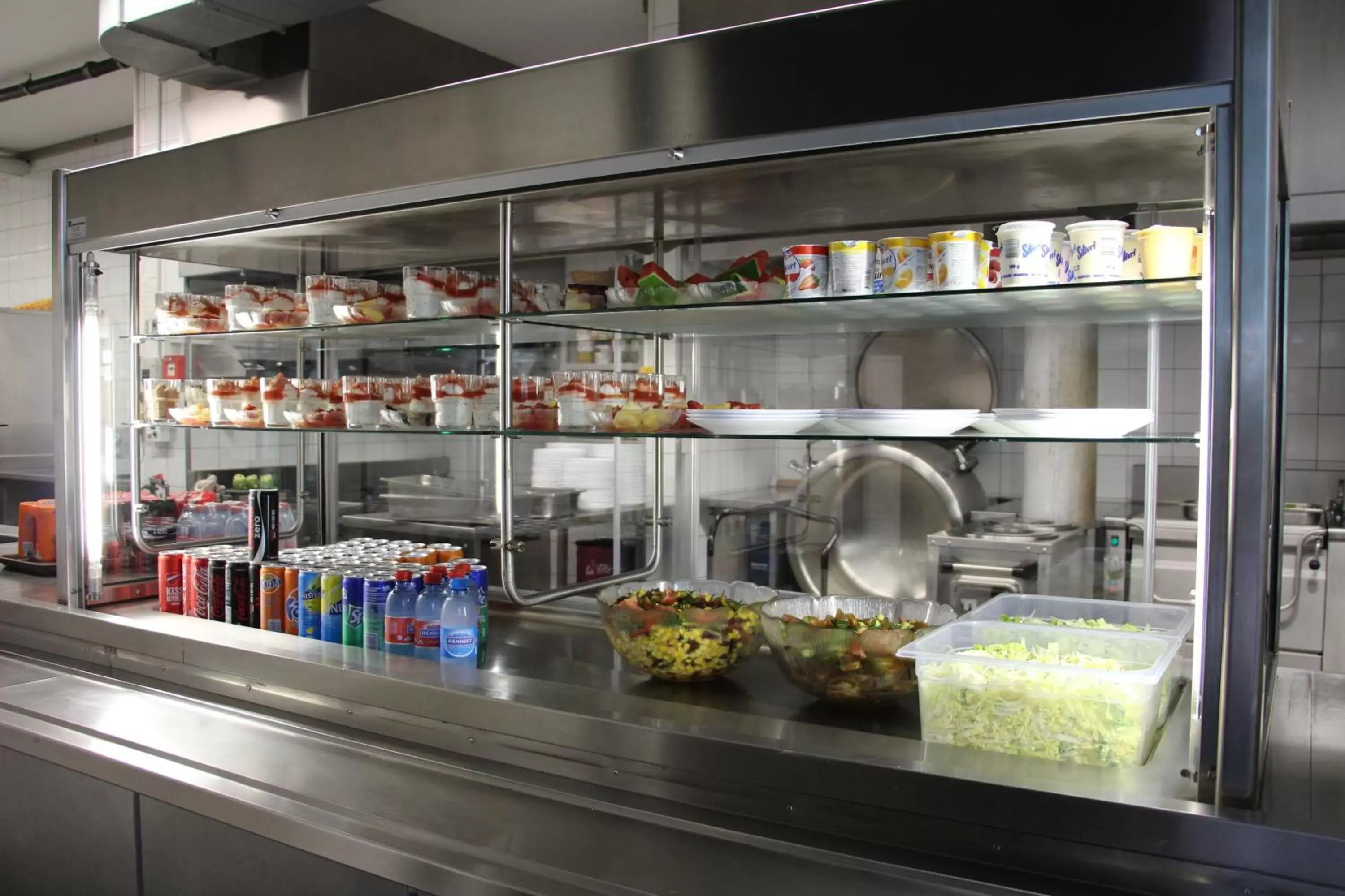 Restaurant/places to eat in Geneva Hostel Restaurant/places to eat in Geneva Hostel