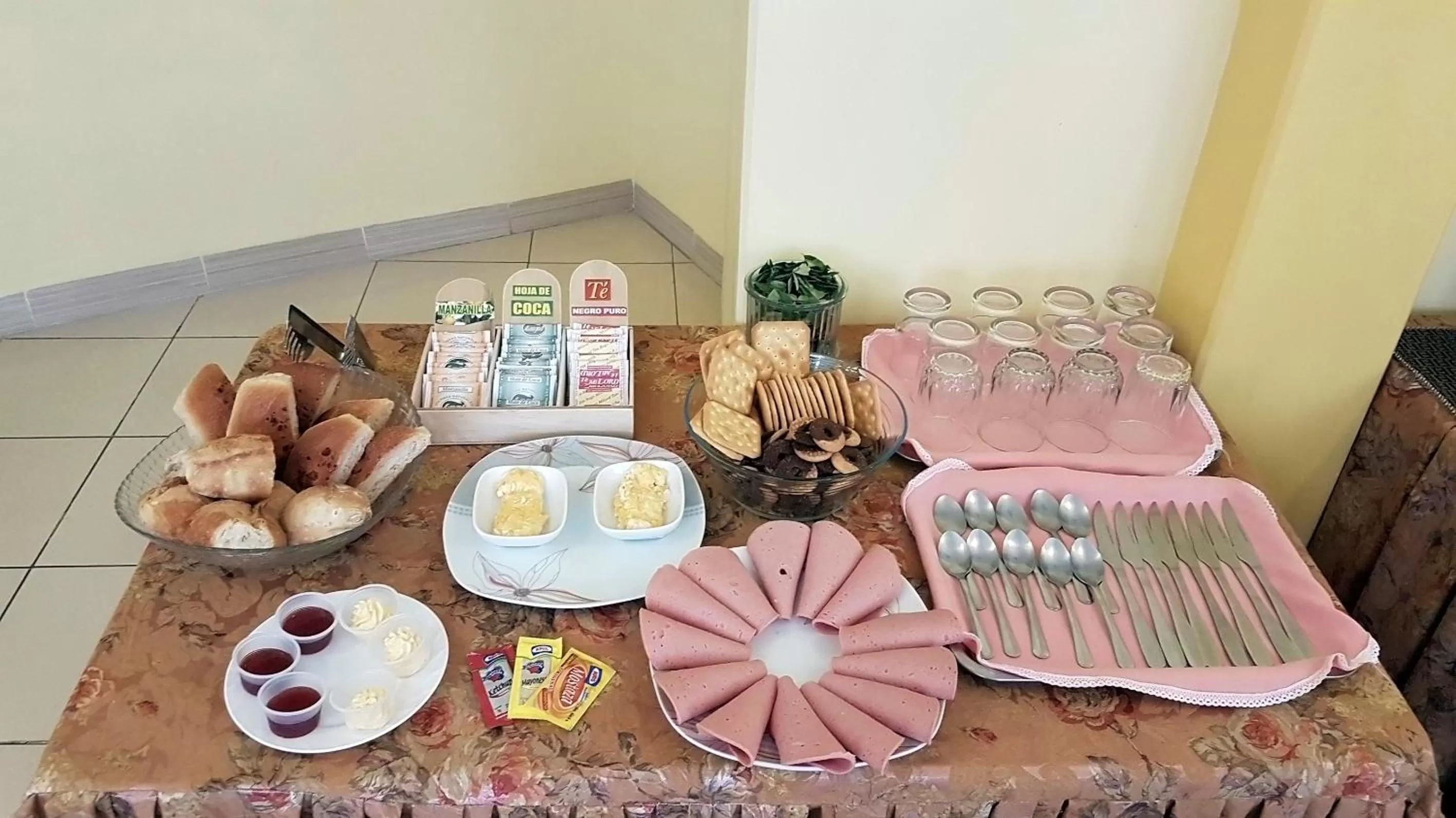 Continental breakfast in Hotel Nuevo Sol