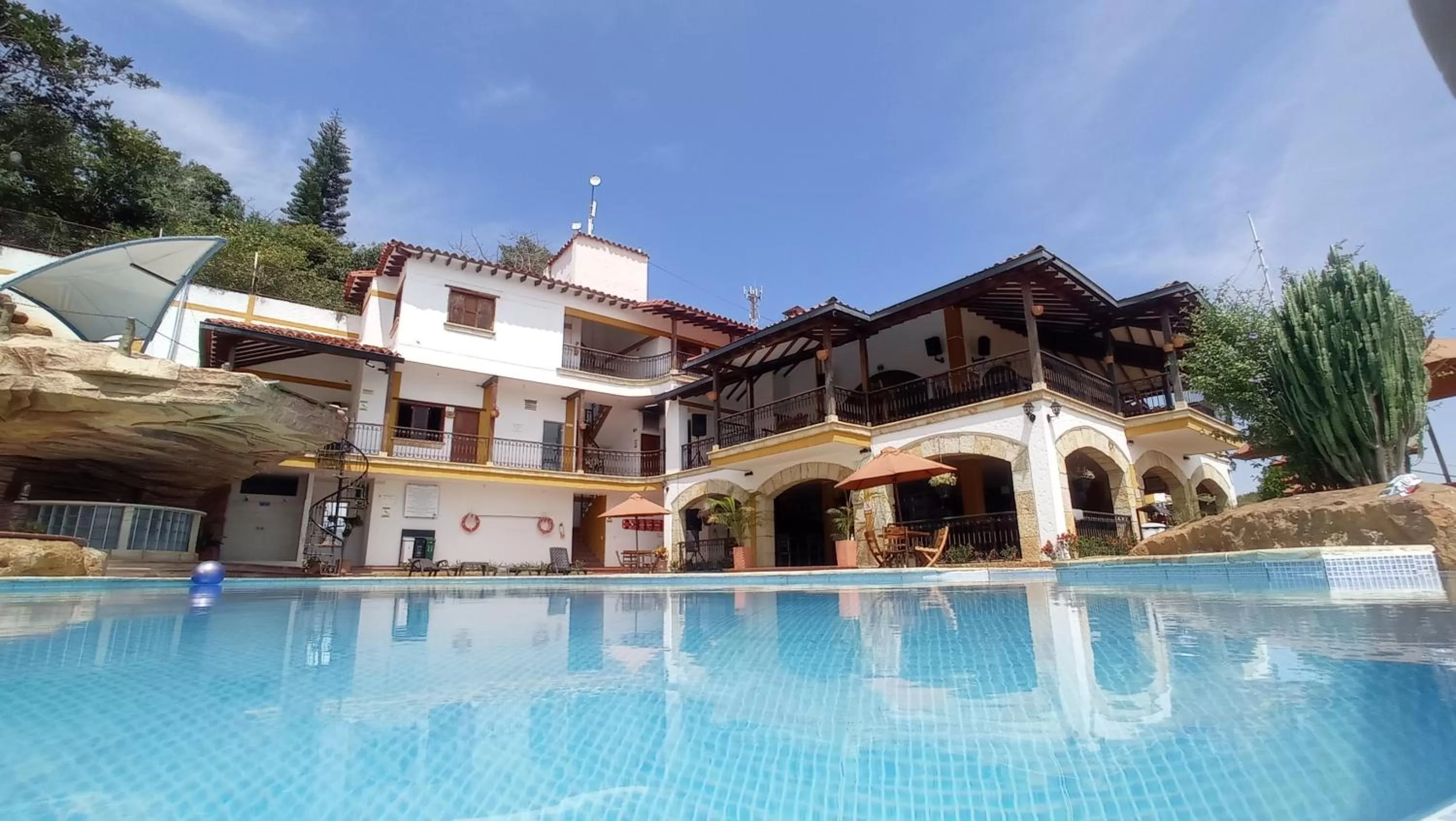 Property building in Hotel Las Rocas Resort Villanueva