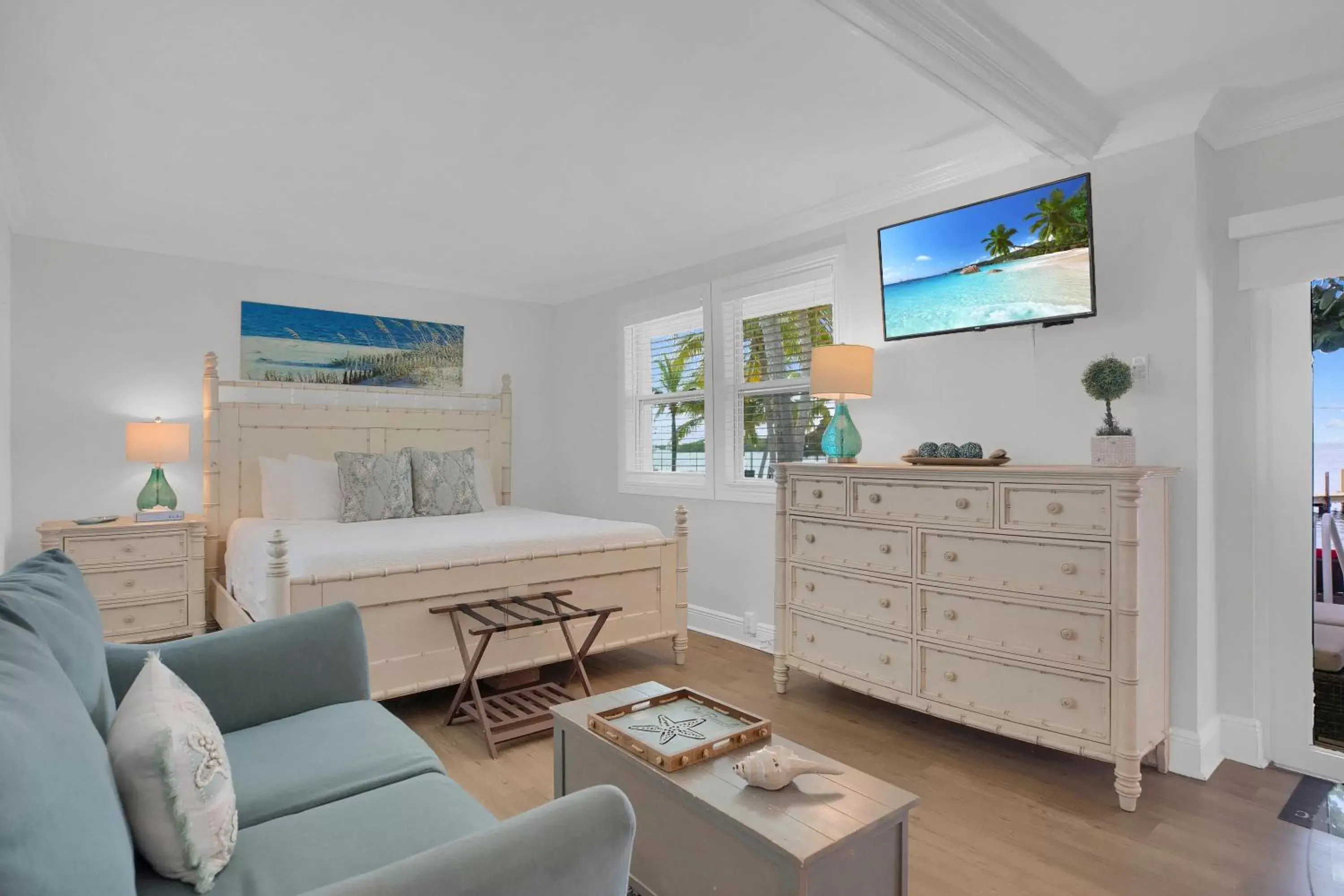 Bedroom, Seating Area in Atlantic Bay Resort