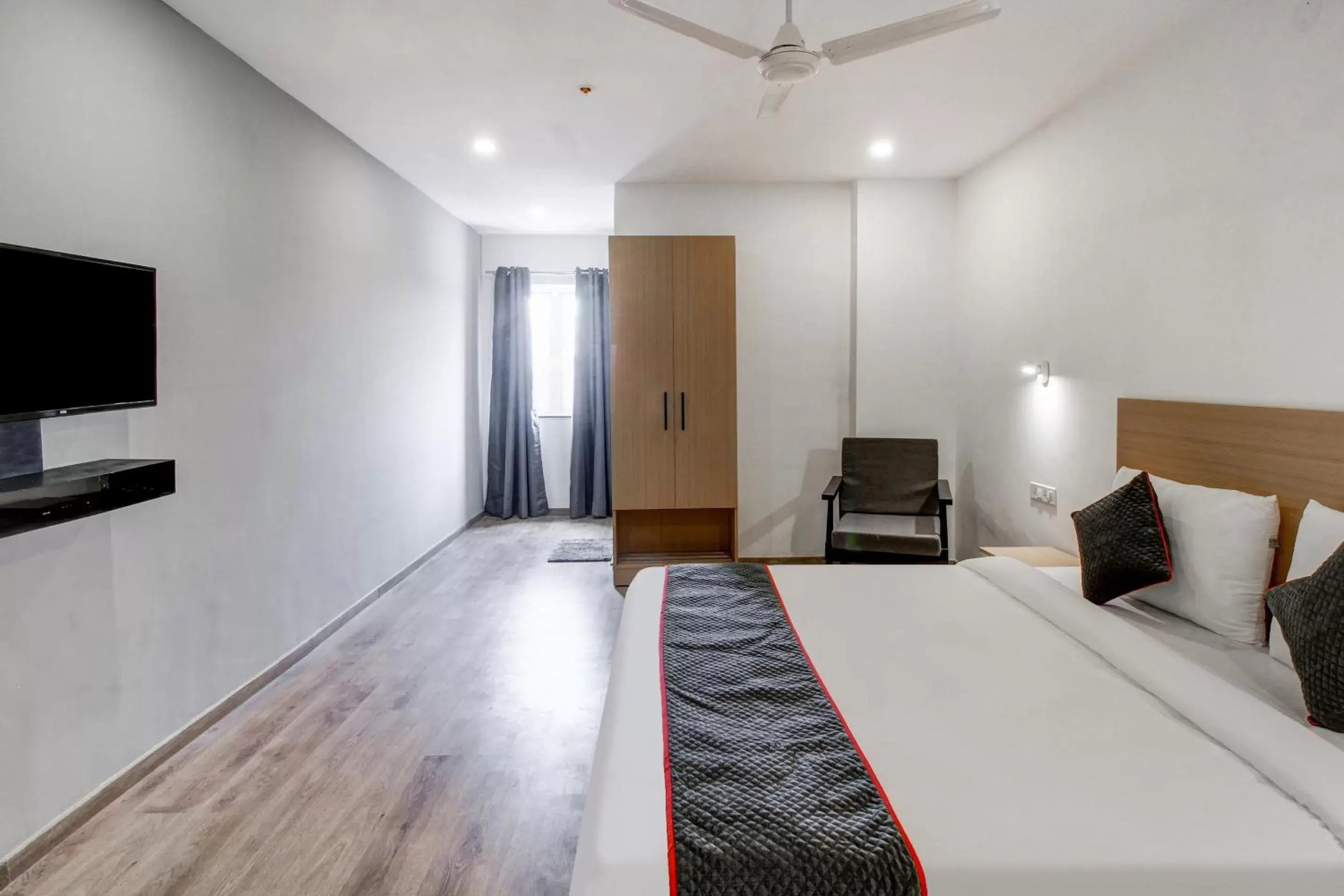 Bedroom, TV/Entertainment Center in Townhouse RCC Majestic 397 LB Nagar