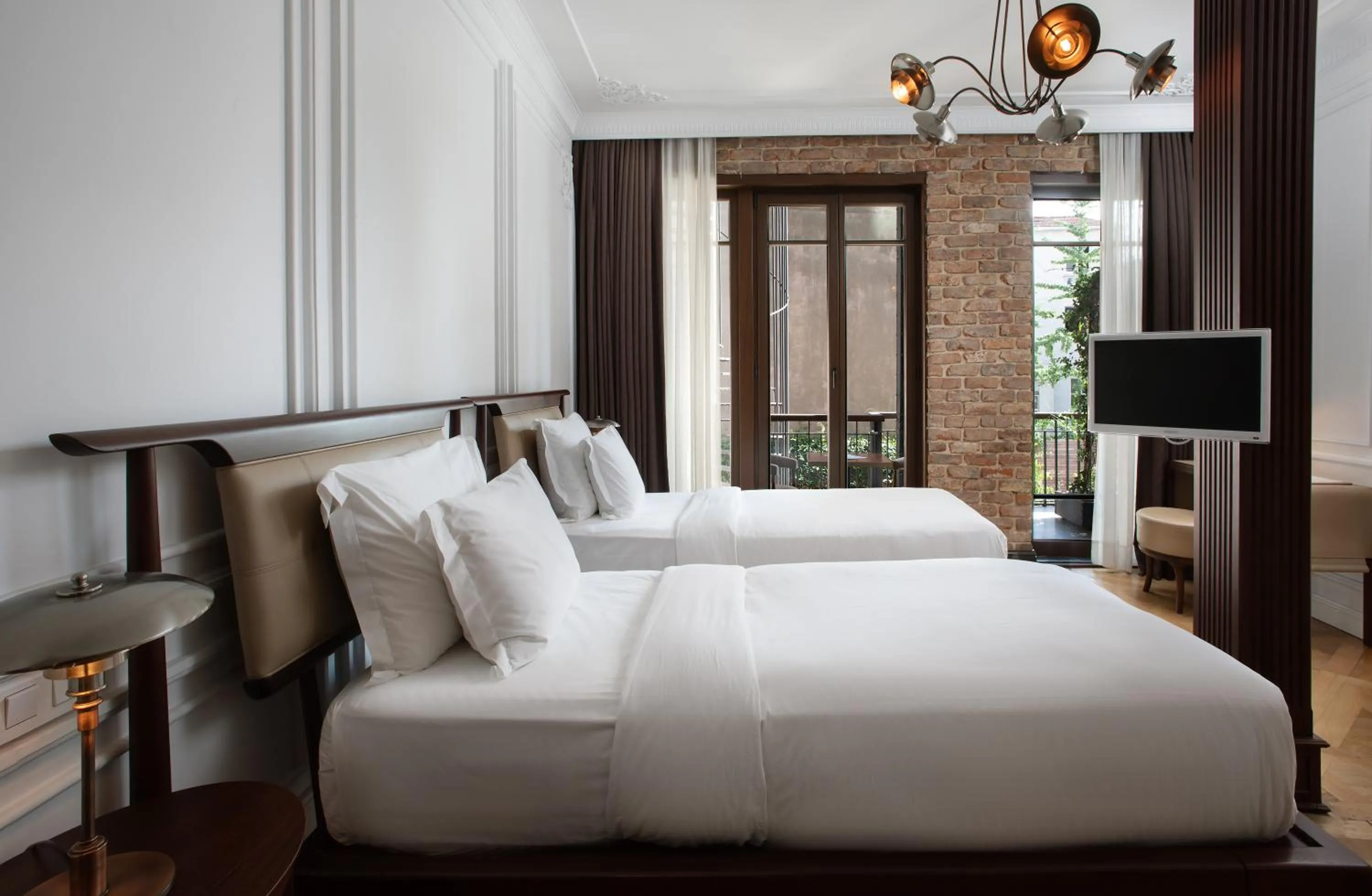 Bed in Georges Hotel Galata