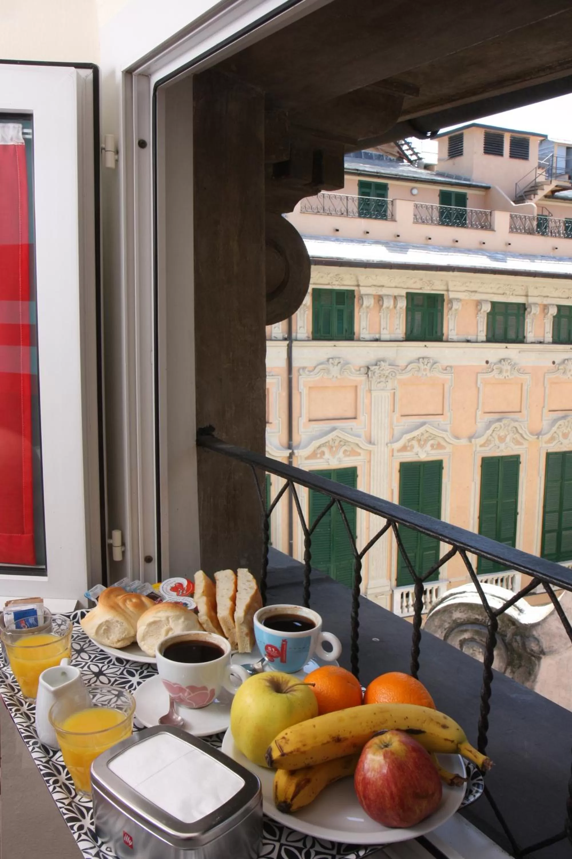 Coffee/tea facilities in Hotel Cairoli