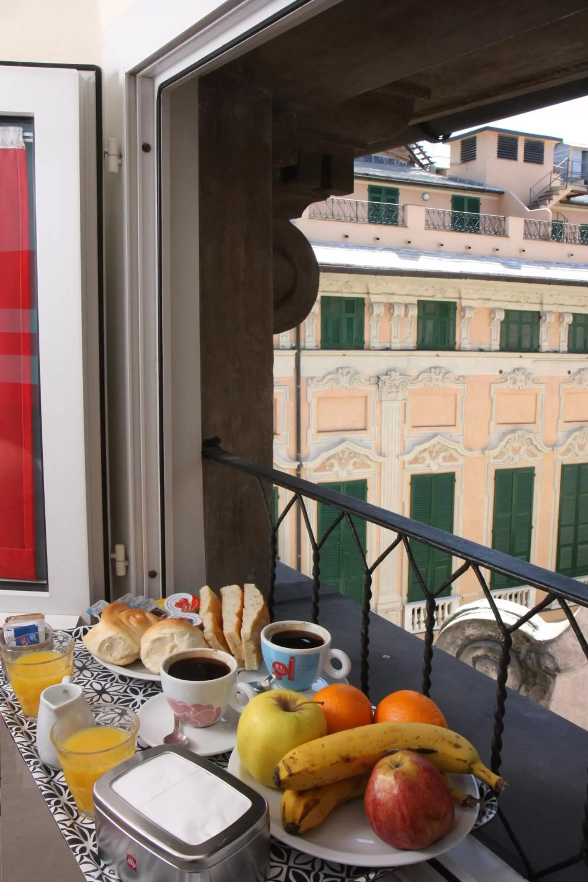 Coffee/tea facilities in Hotel Cairoli