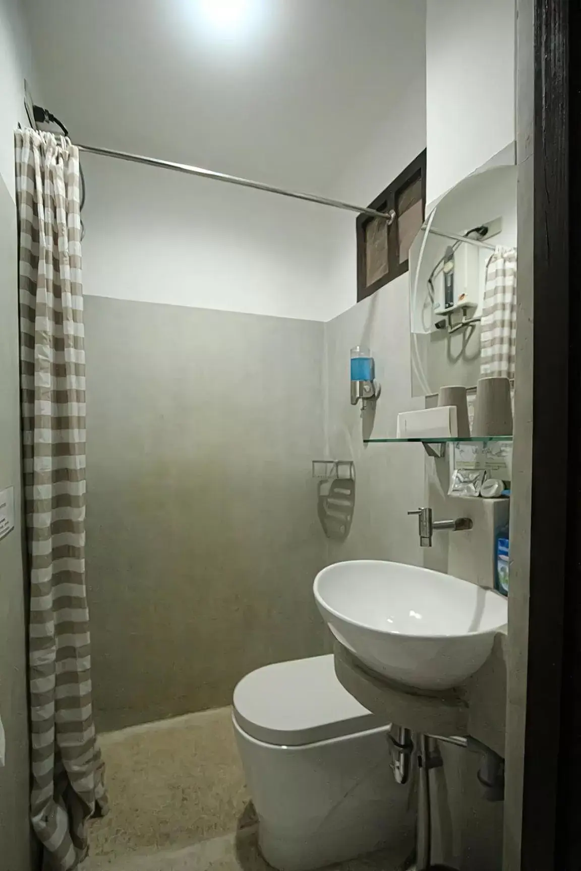 Shower, Bathroom in Bulskamp Inn