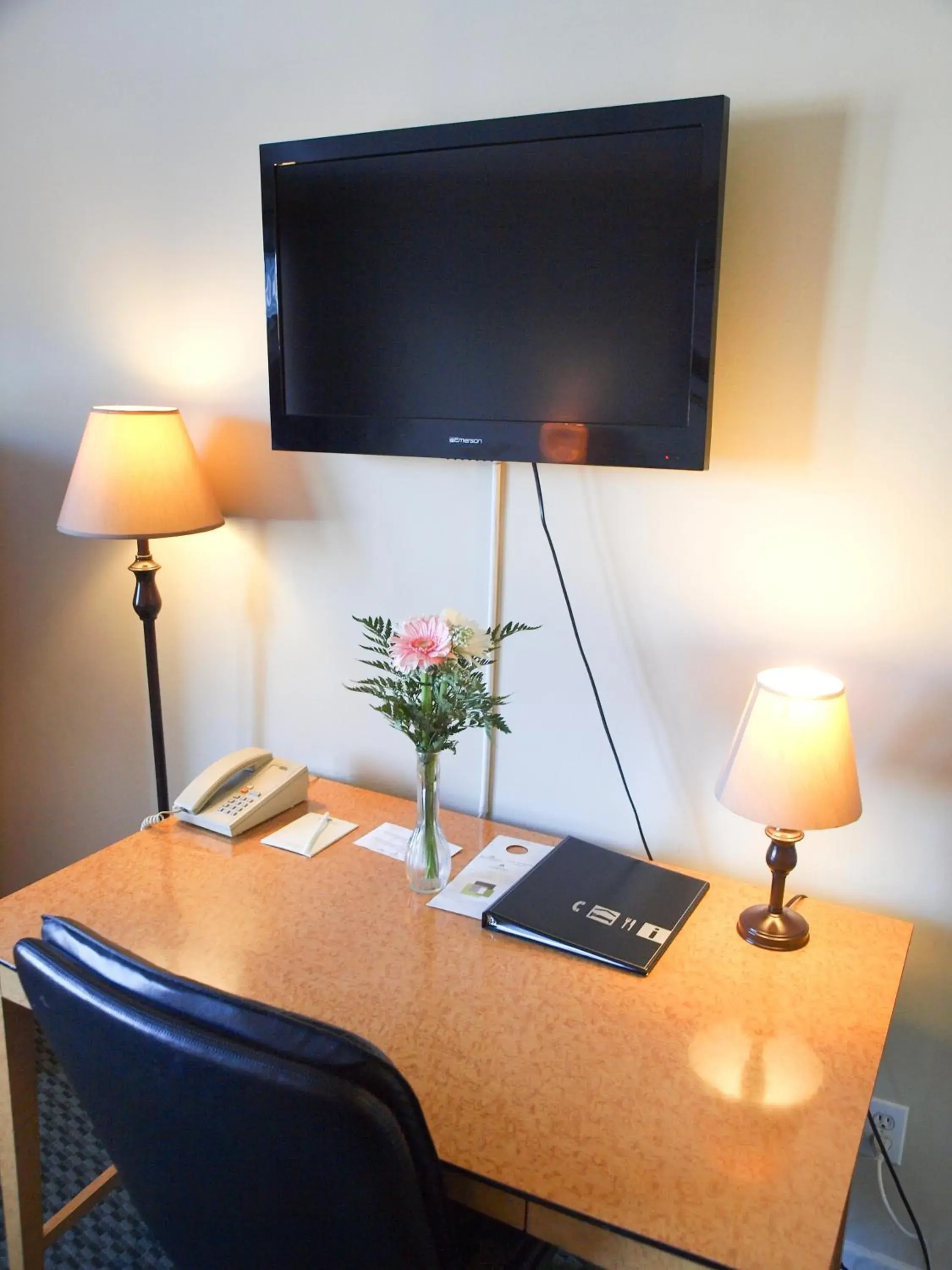Seating area, TV/Entertainment Center in Beausejour Hotel Apartments/Hotel Dorval