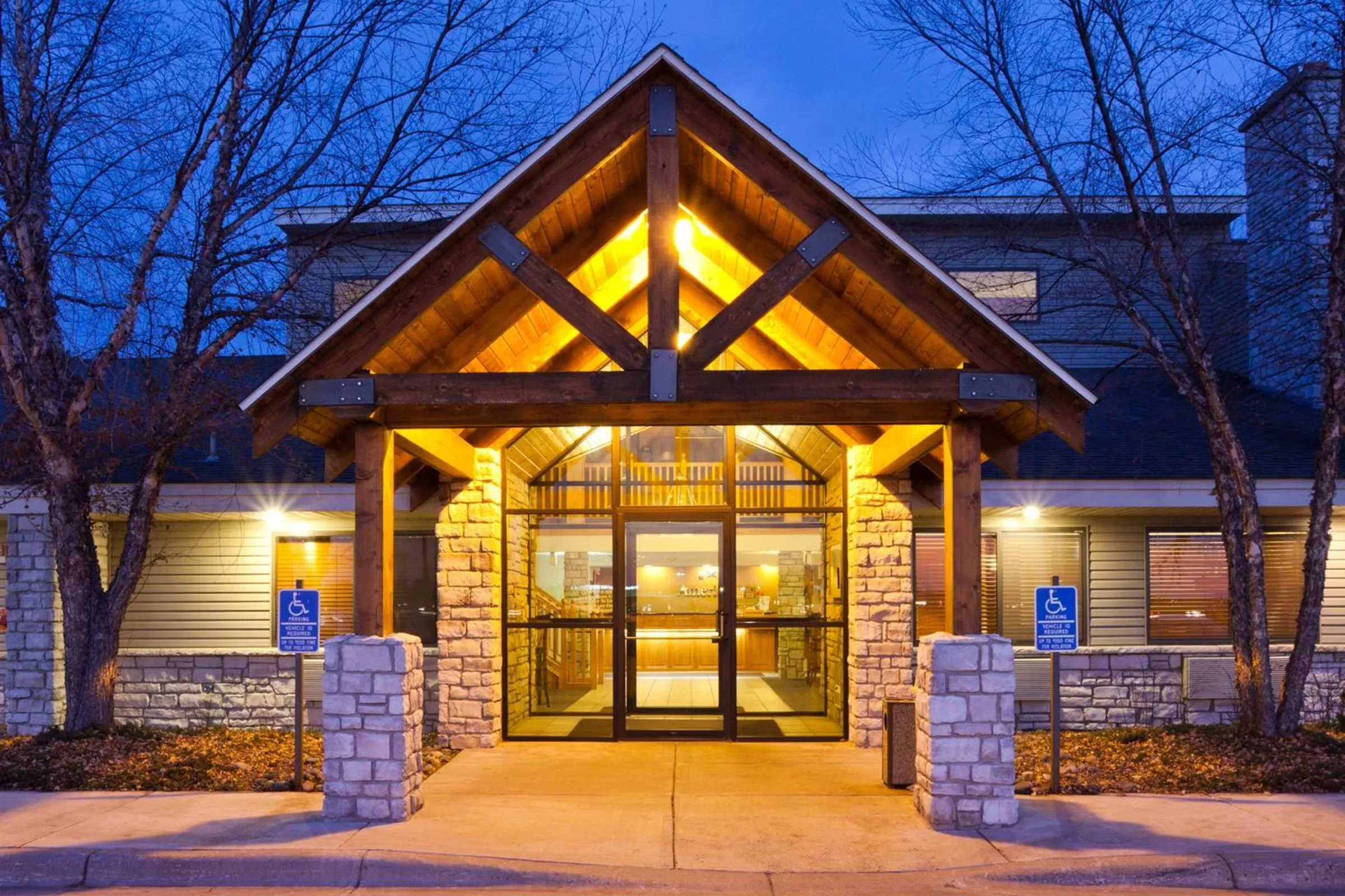 Facade/entrance in AmericInn by Wyndham Princeton MN