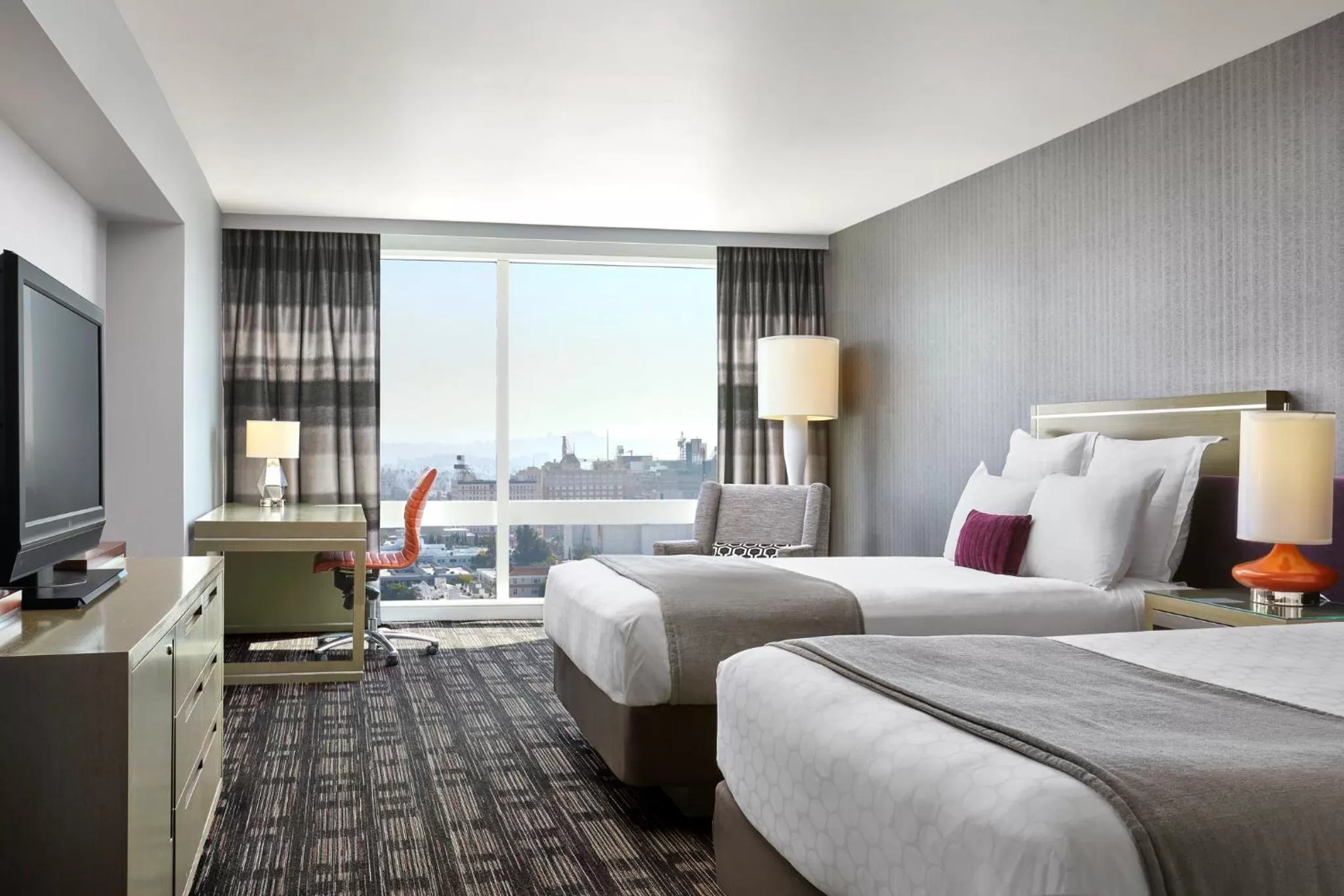 Photo of the whole room, Bed in Loews Hollywood Hotel