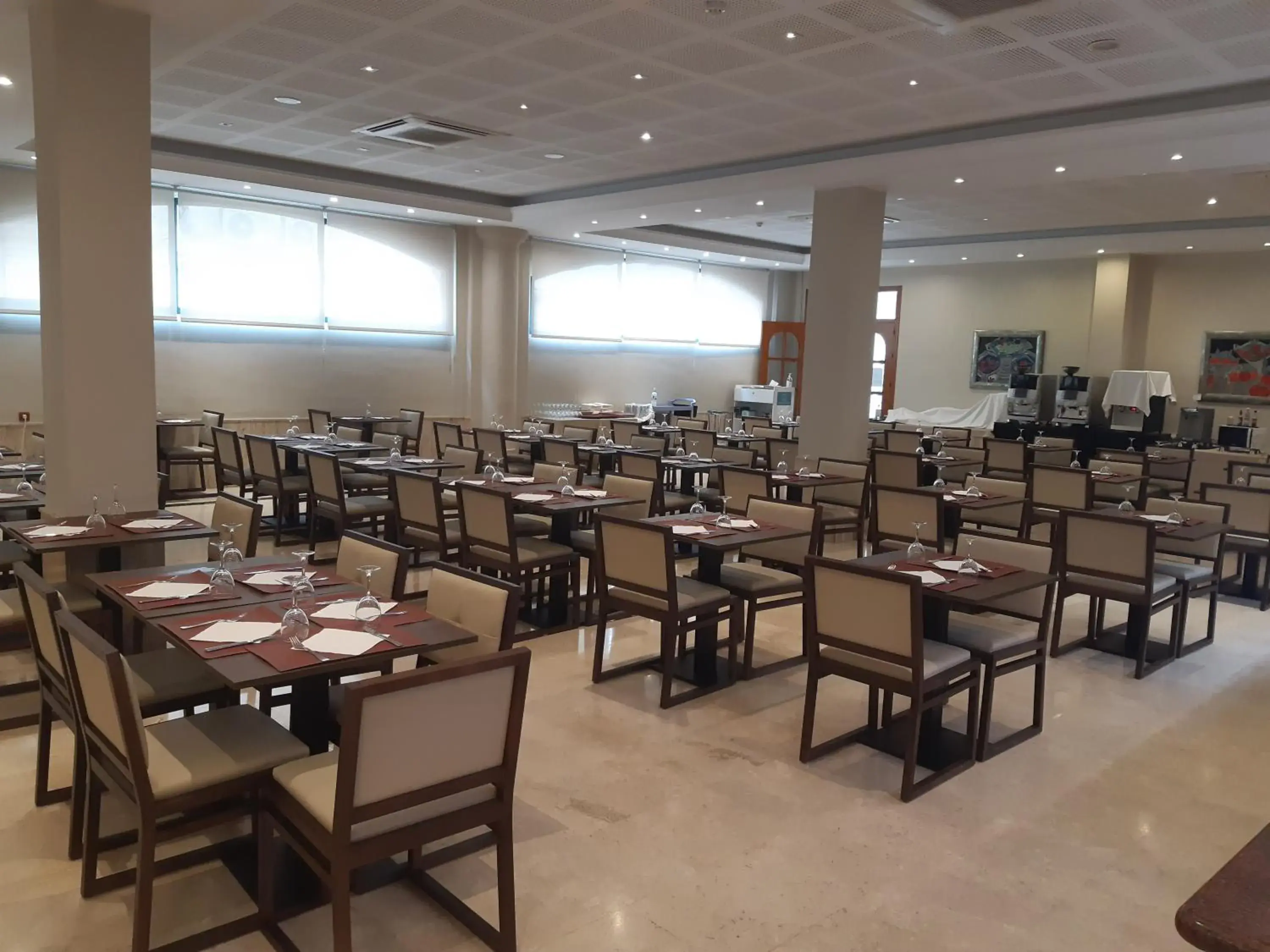 Restaurant/Places to Eat in Hotel Torremar