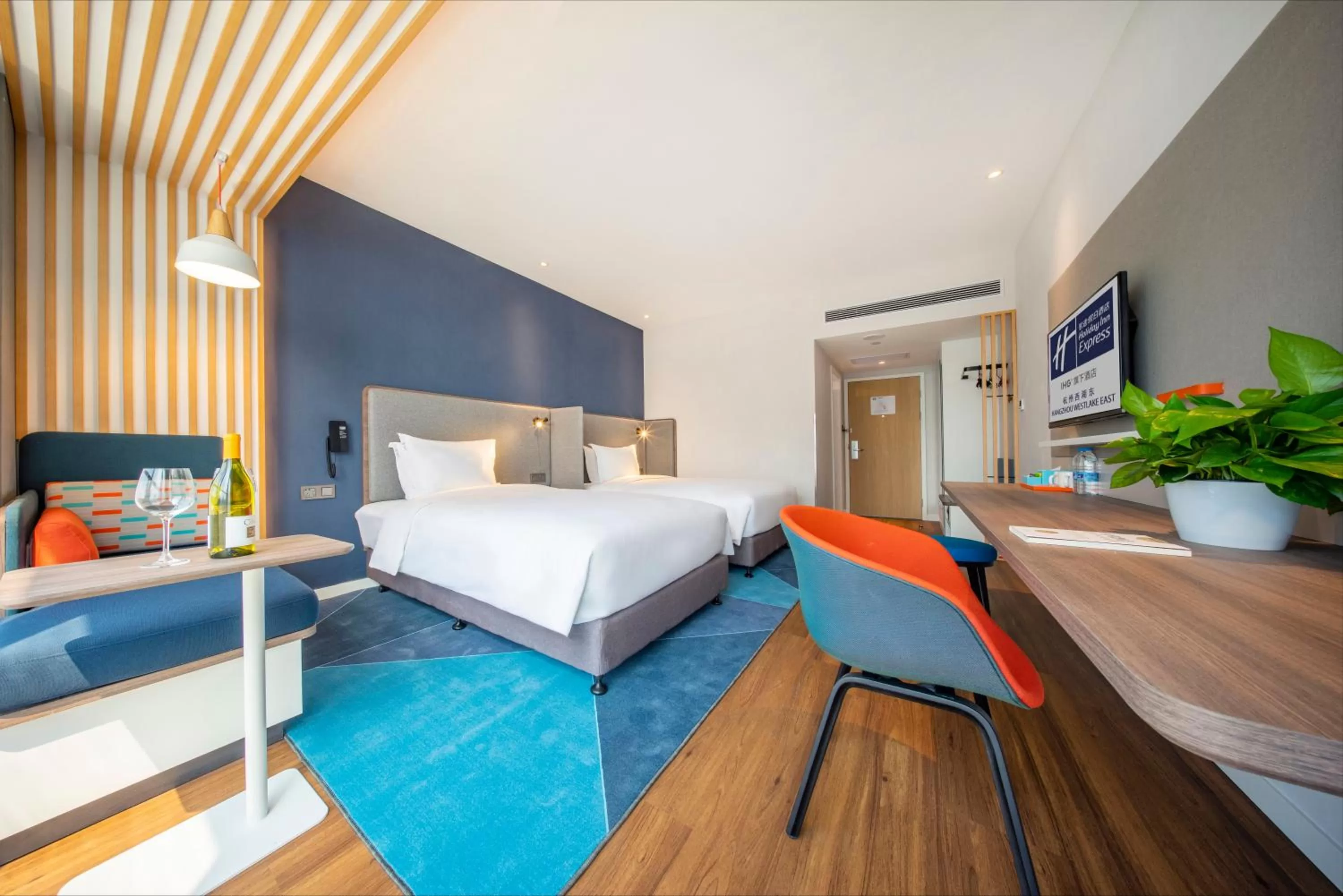 Bed in Holiday Inn Express Hangzhou Westlake East by IHG