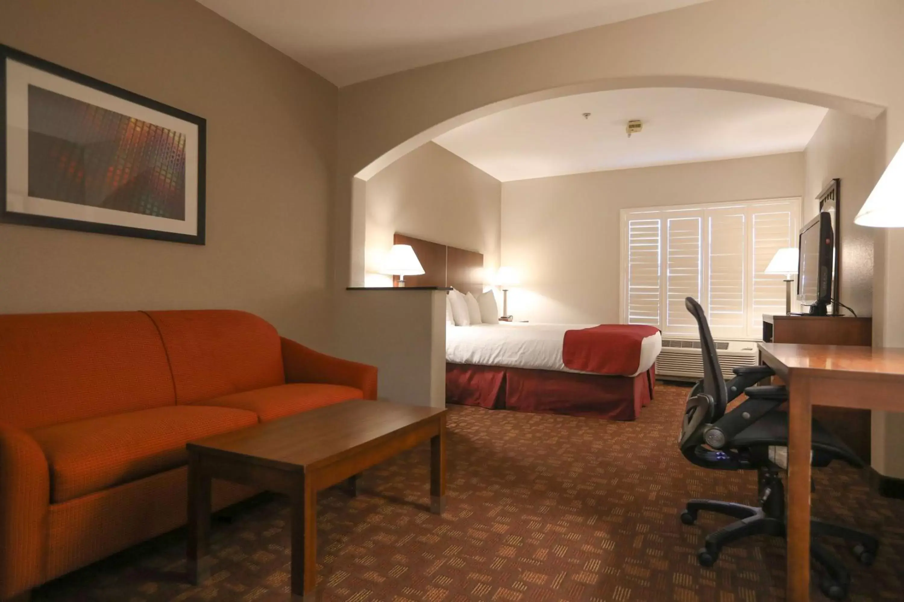 Photo of the whole room, Seating Area in Best Western Lanai Garden Inn & Suites