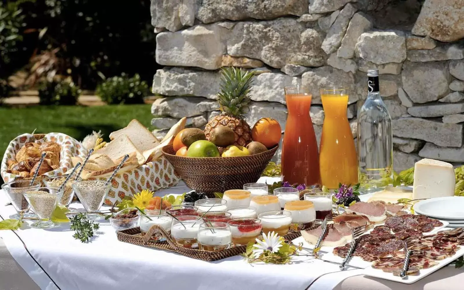 Buffet breakfast in Lodge de Charme A Cheda