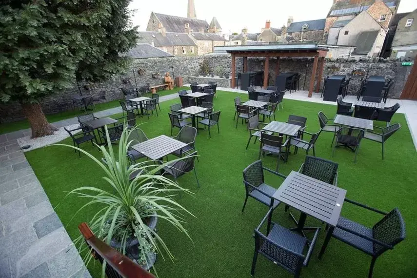 Garden, Restaurant/Places to Eat in The Cross Keys Wetherspoon