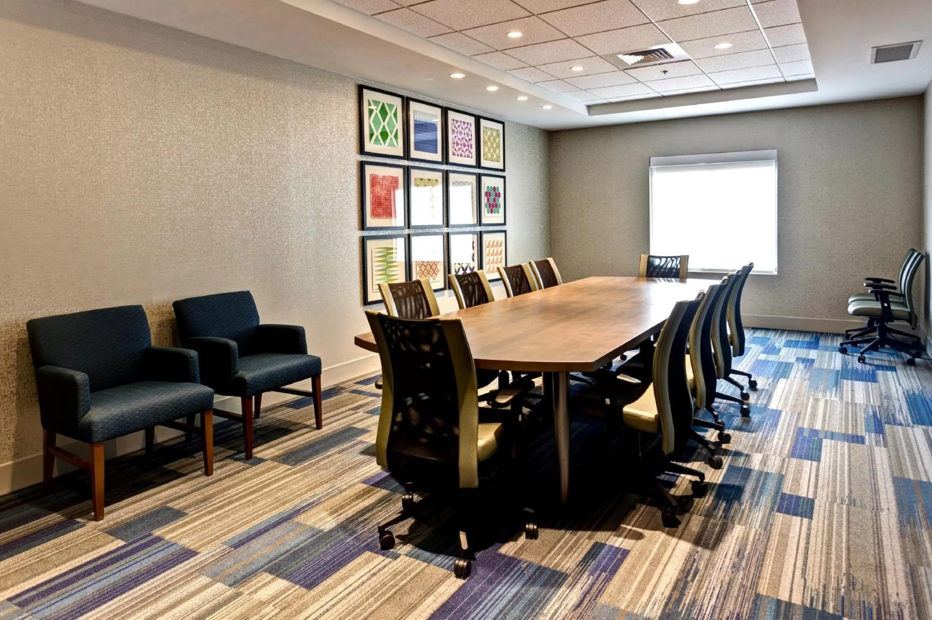 Meeting/conference room in Holiday Inn Express & Suites Manhattan by IHG