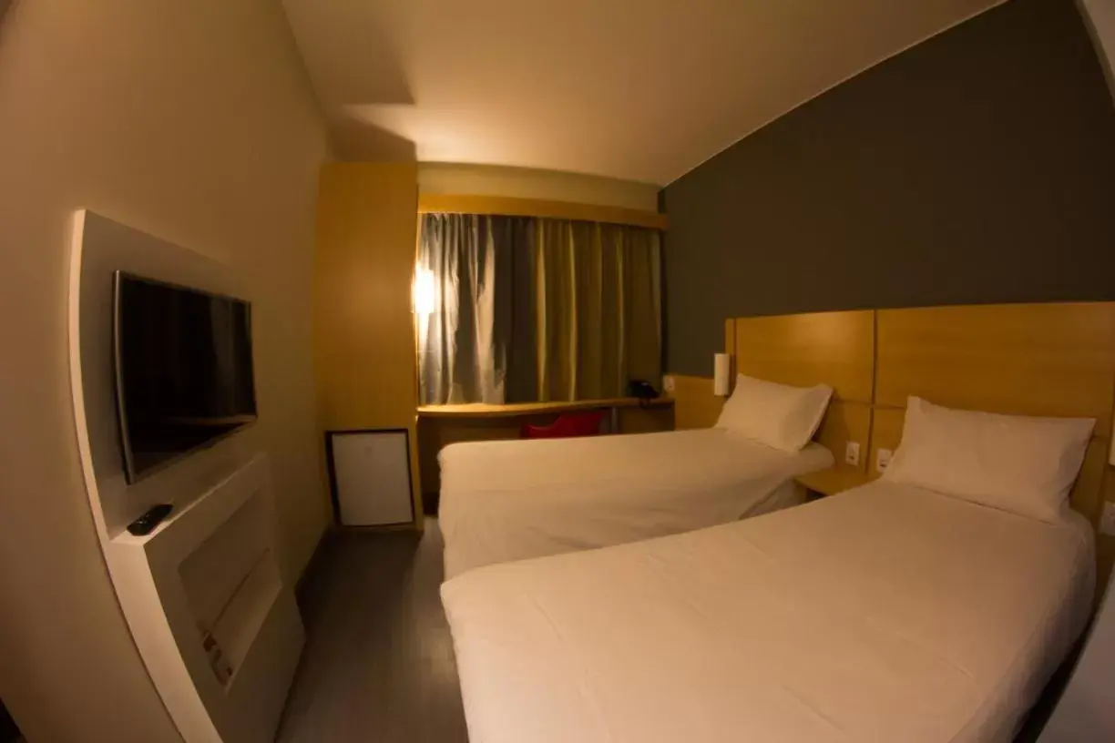 Bed in ibis Catalao