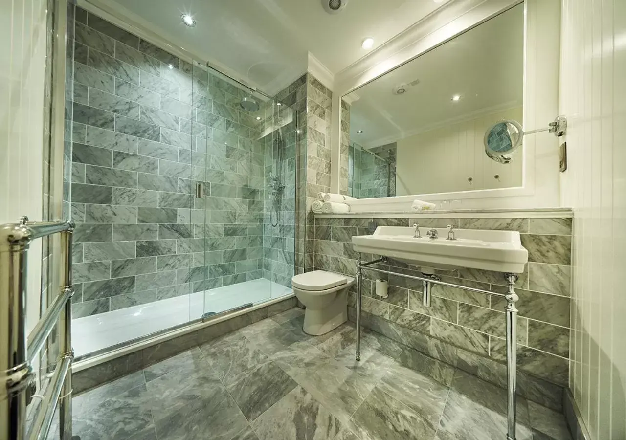 Shower in Golf View Hotel & Spa Shower in Golf View Hotel & Spa