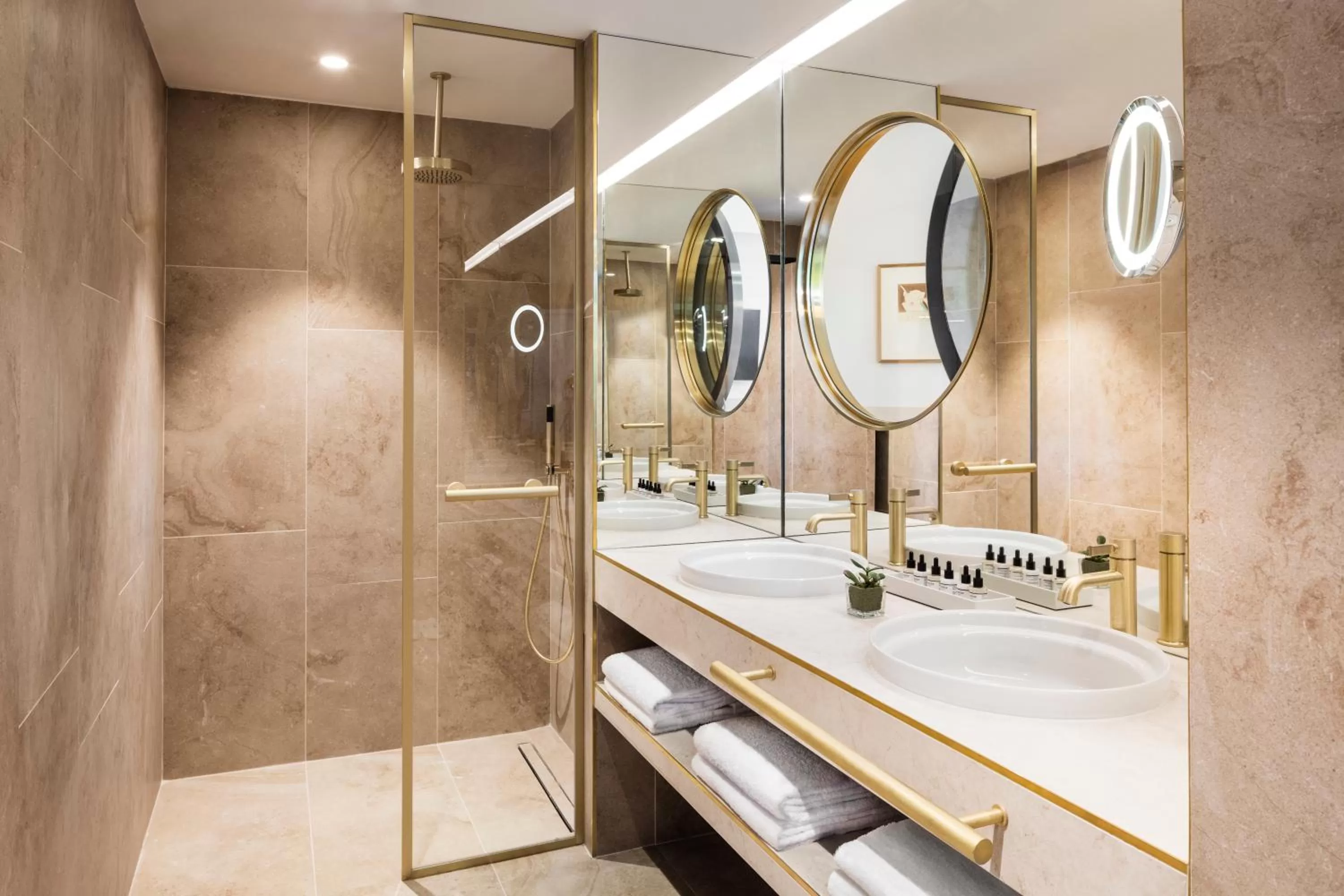 Shower in Maison Albar Hotels L’Imperator