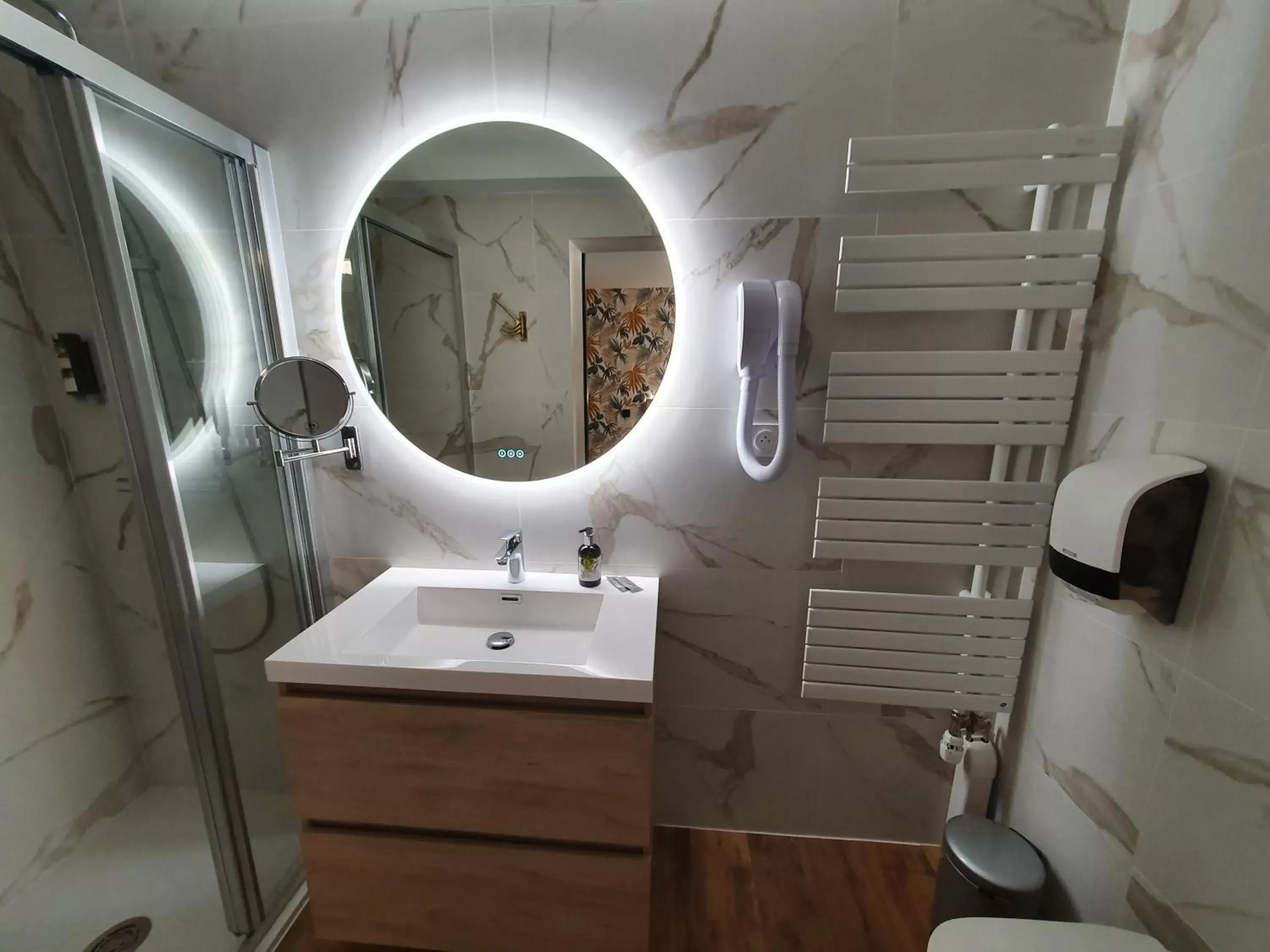 Bathroom in Logis Hôtel Restaurant L'Odyssée Champêtre