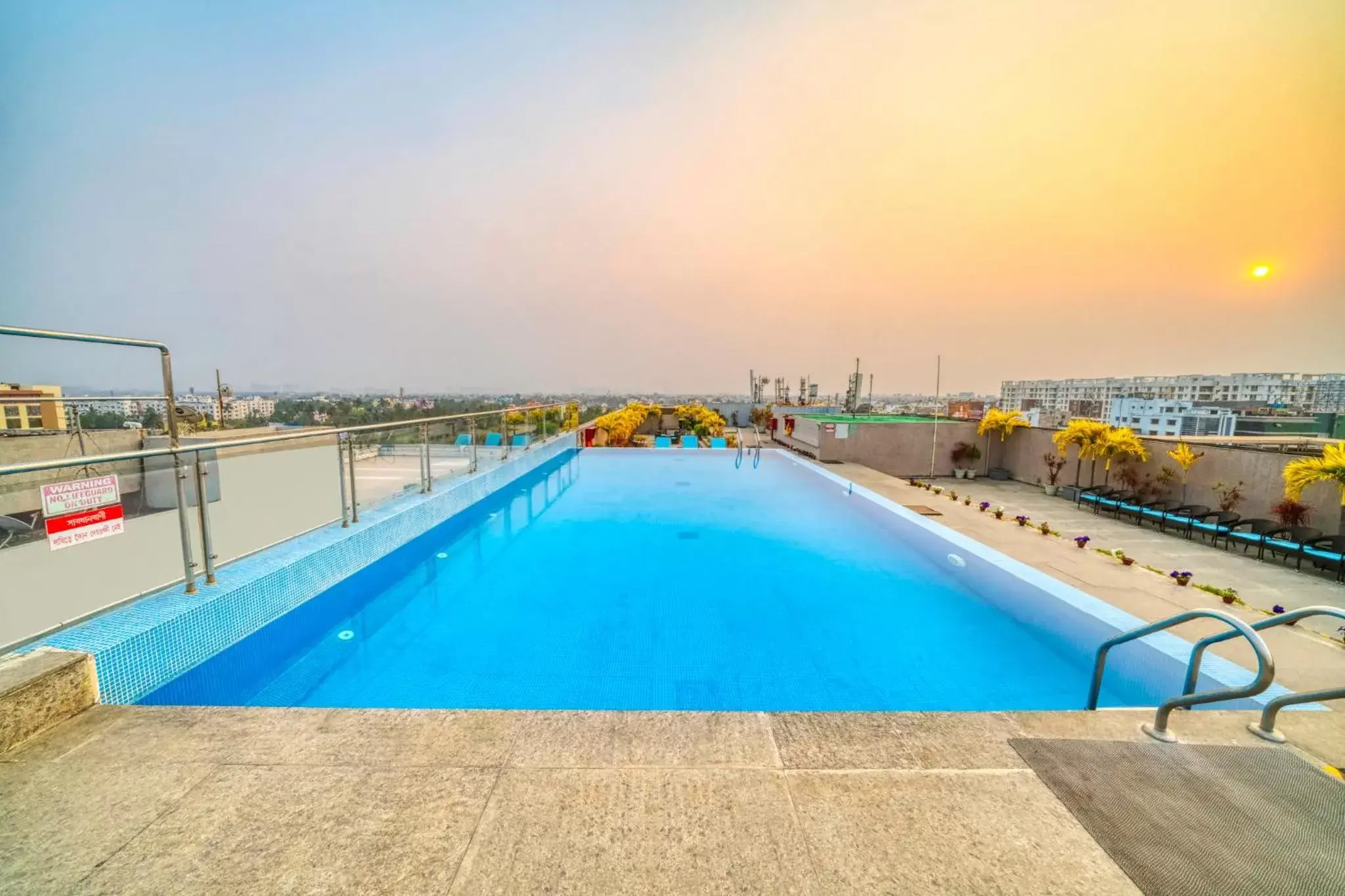Swimming pool in Holiday Inn Kolkata Airport by IHG Swimming pool in Holiday Inn Kolkata Airport by IHG