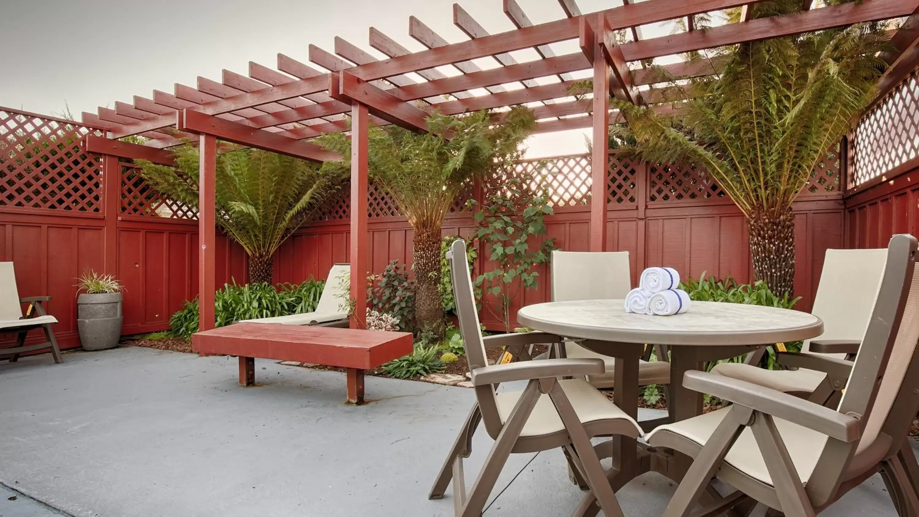 Patio in Best Western Arcata Inn