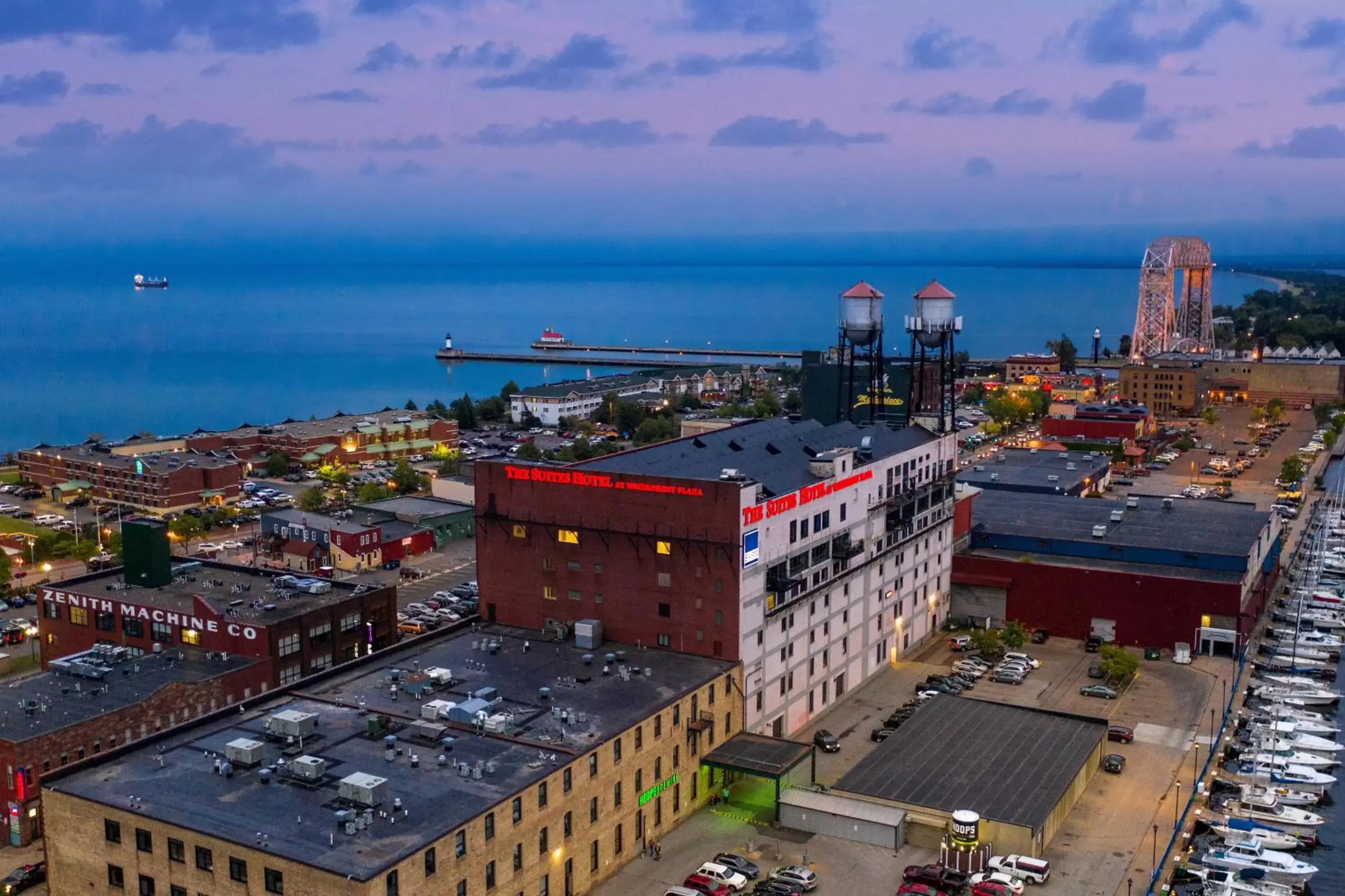 Bird's eye view in The Suites Hotel at Waterfront Plaza