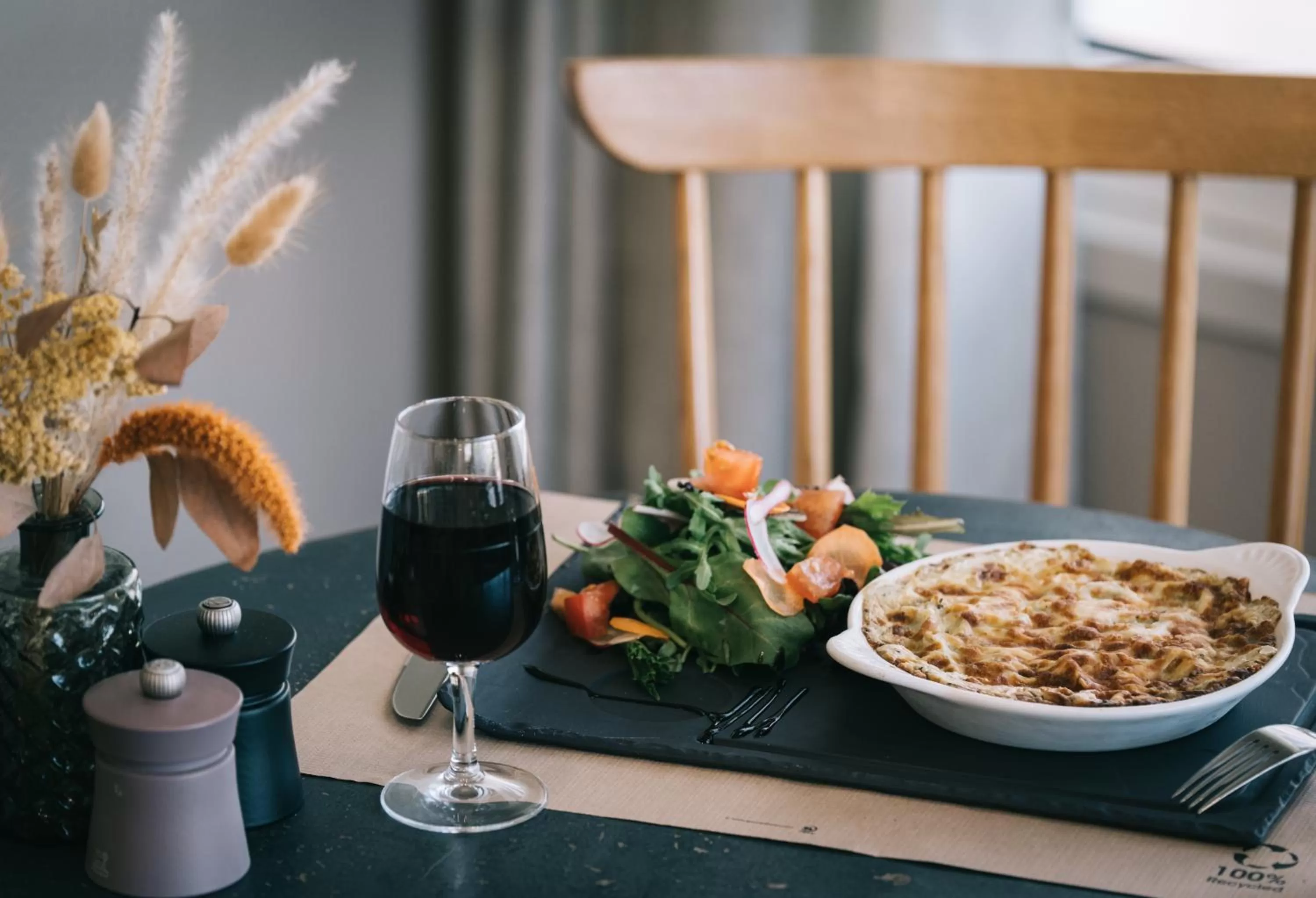 Restaurant/places to eat in Kyriad Lyon Est - Bron Eurexpo Le Cottage