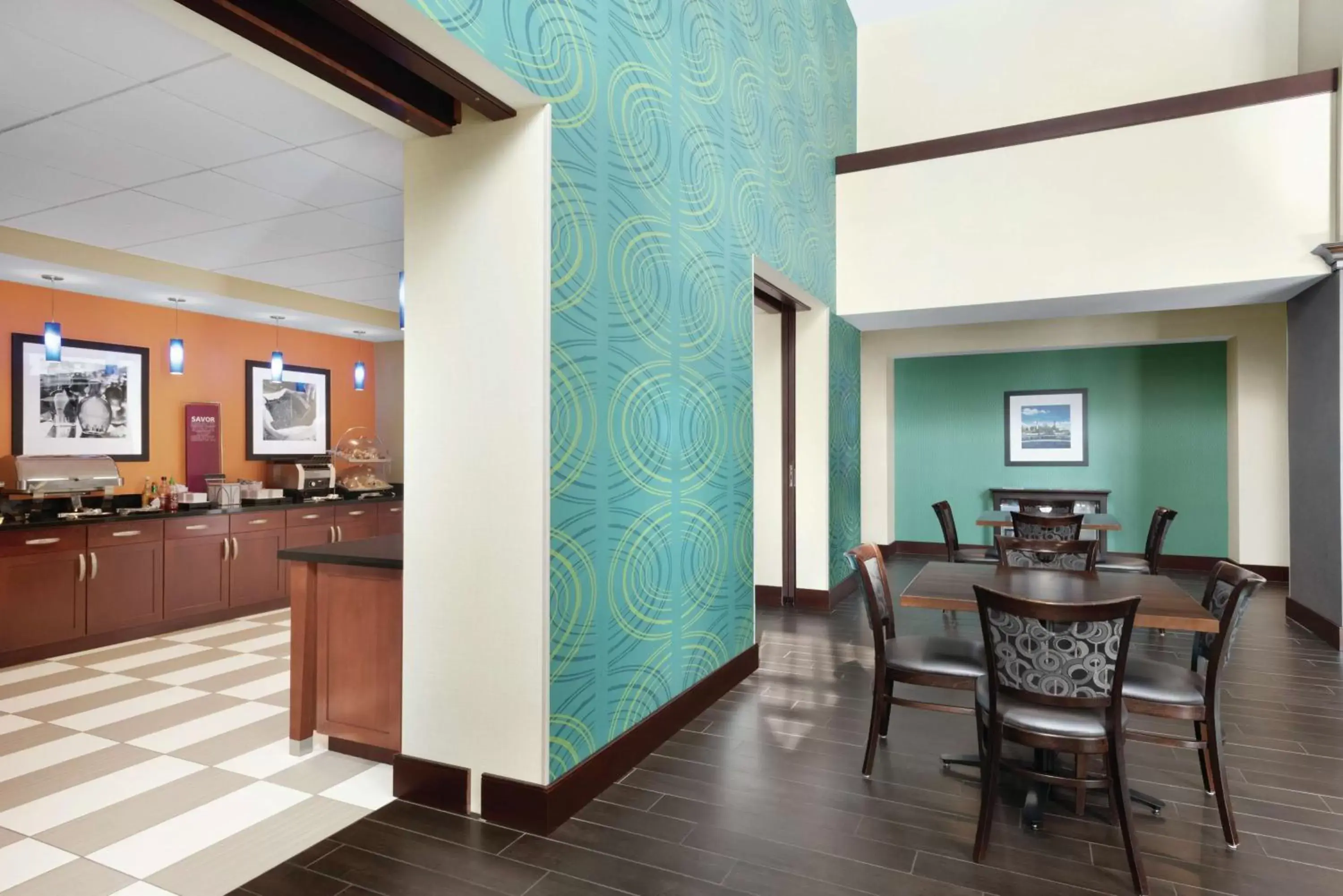 Breakfast in Hampton Inn & Suites Mishawaka/South Bend at Heritage Square Breakfast in Hampton Inn & Suites Mishawaka/South Bend at Heritage Square