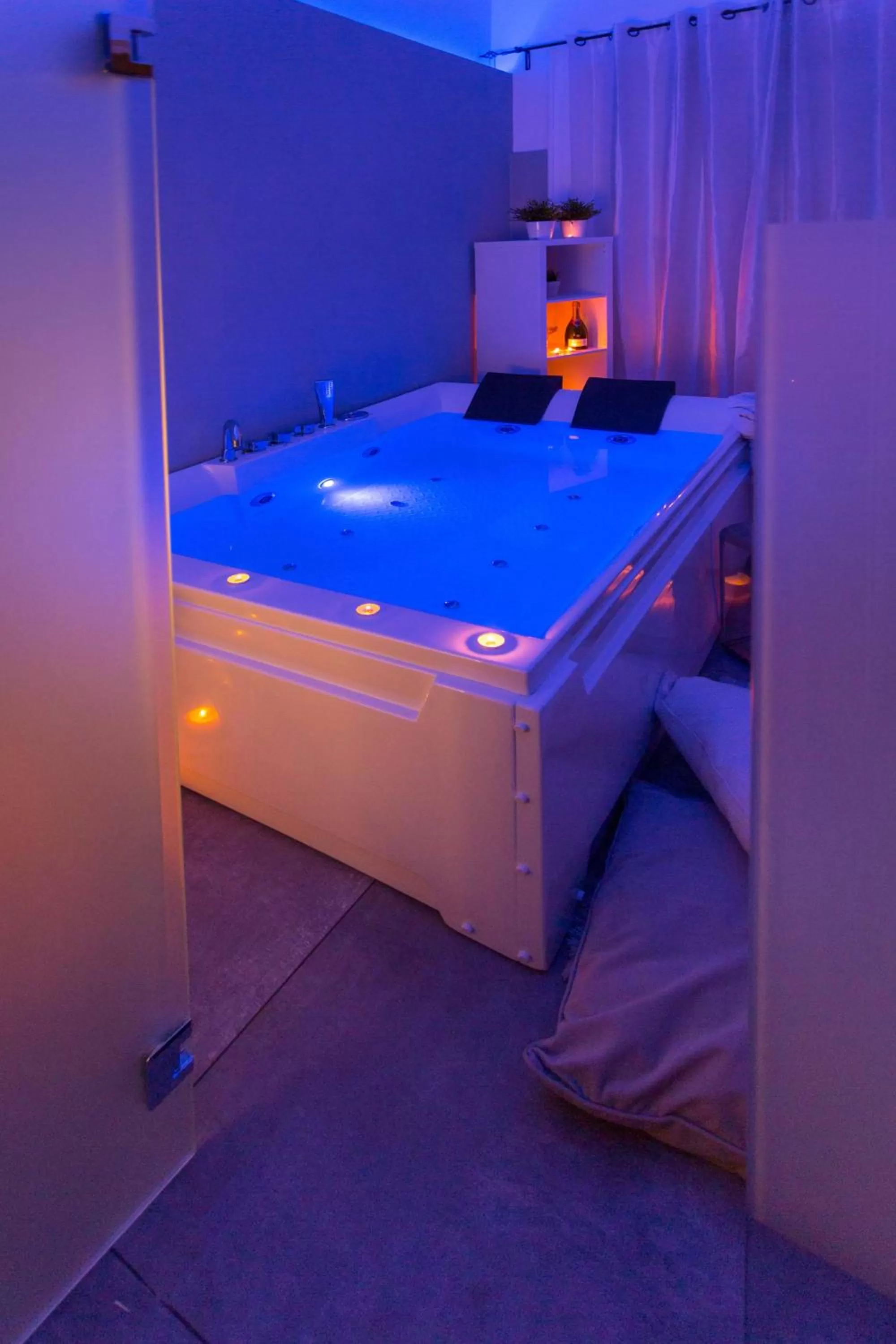 Hot Tub, Bed in Palazzo Bruca Catania