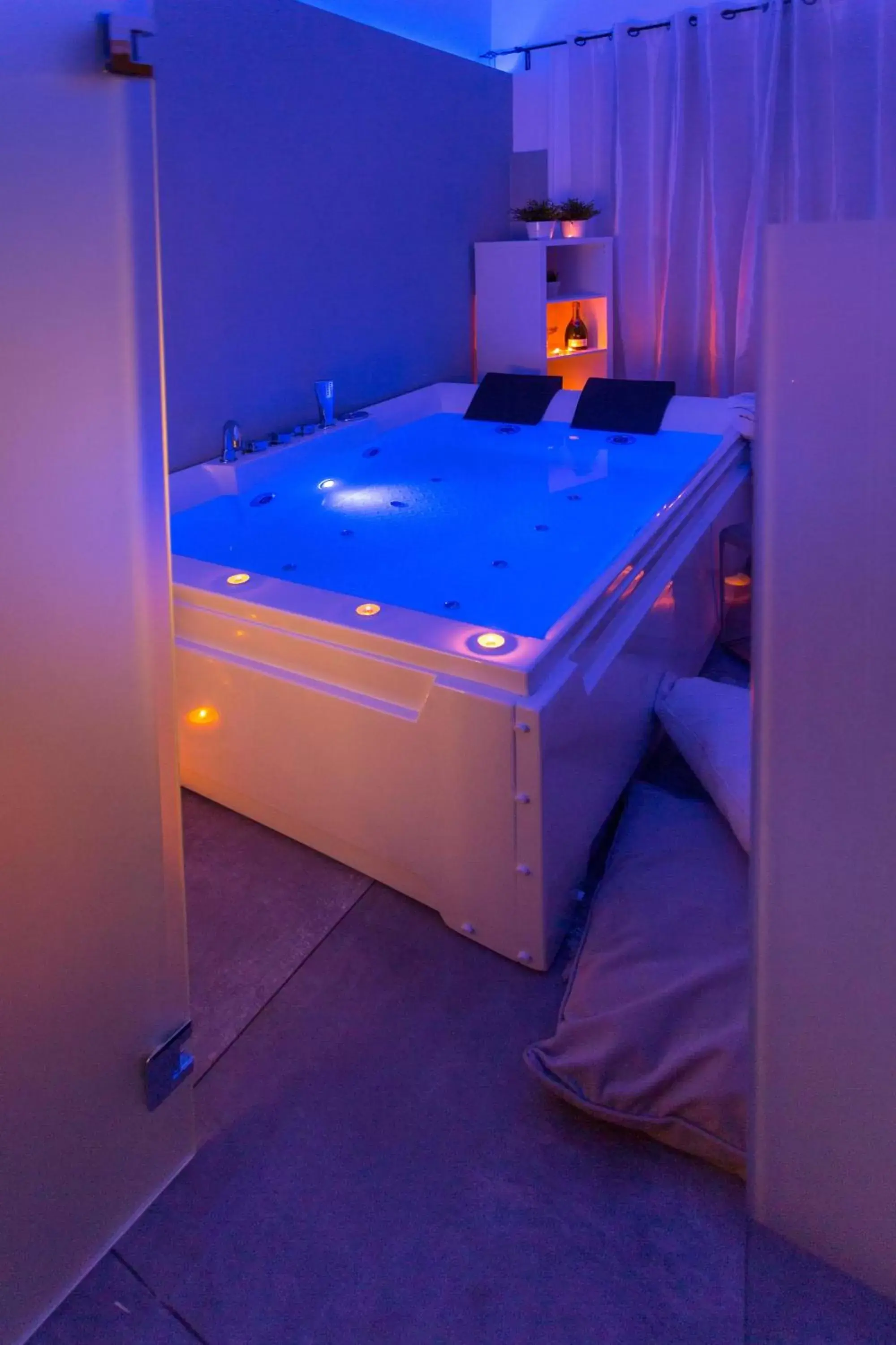 Hot Tub, Bed in Palazzo Bruca Catania Hot Tub, Bed in Palazzo Bruca Catania