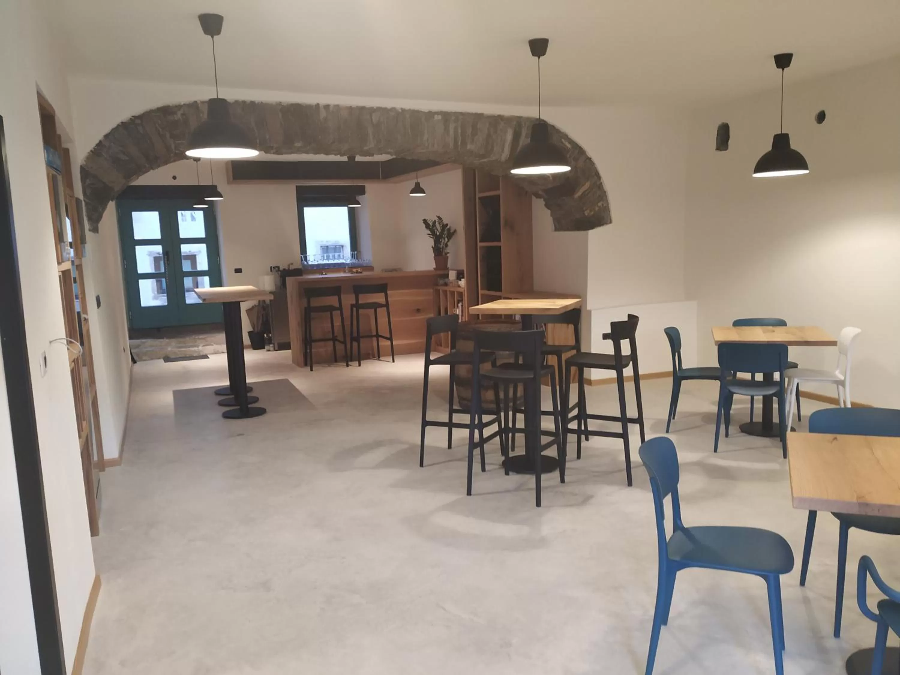 Lounge or bar in B & W KRIŽ