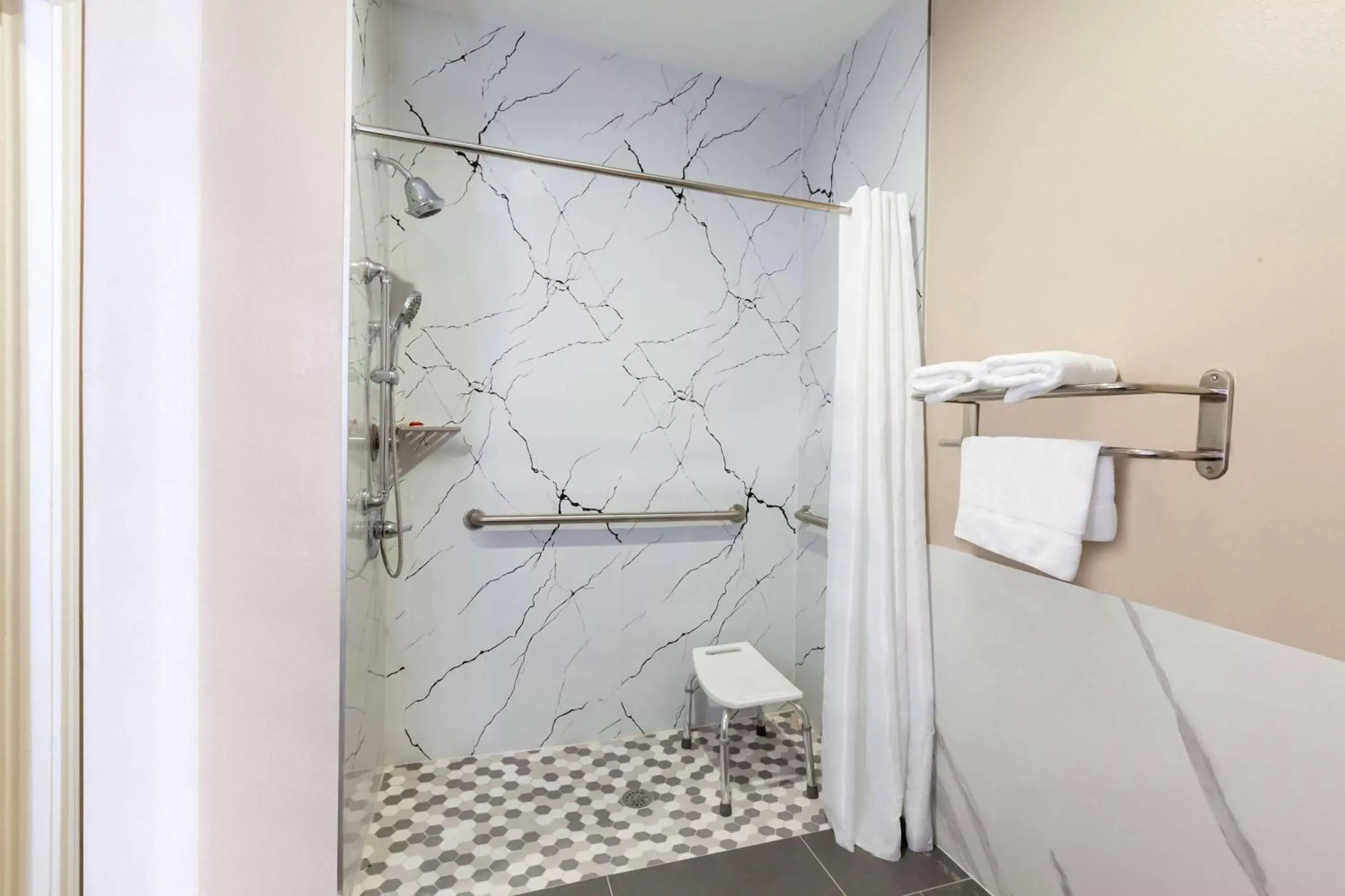 Shower, Bathroom in Super 8 by Wyndham Kingwood Houston North