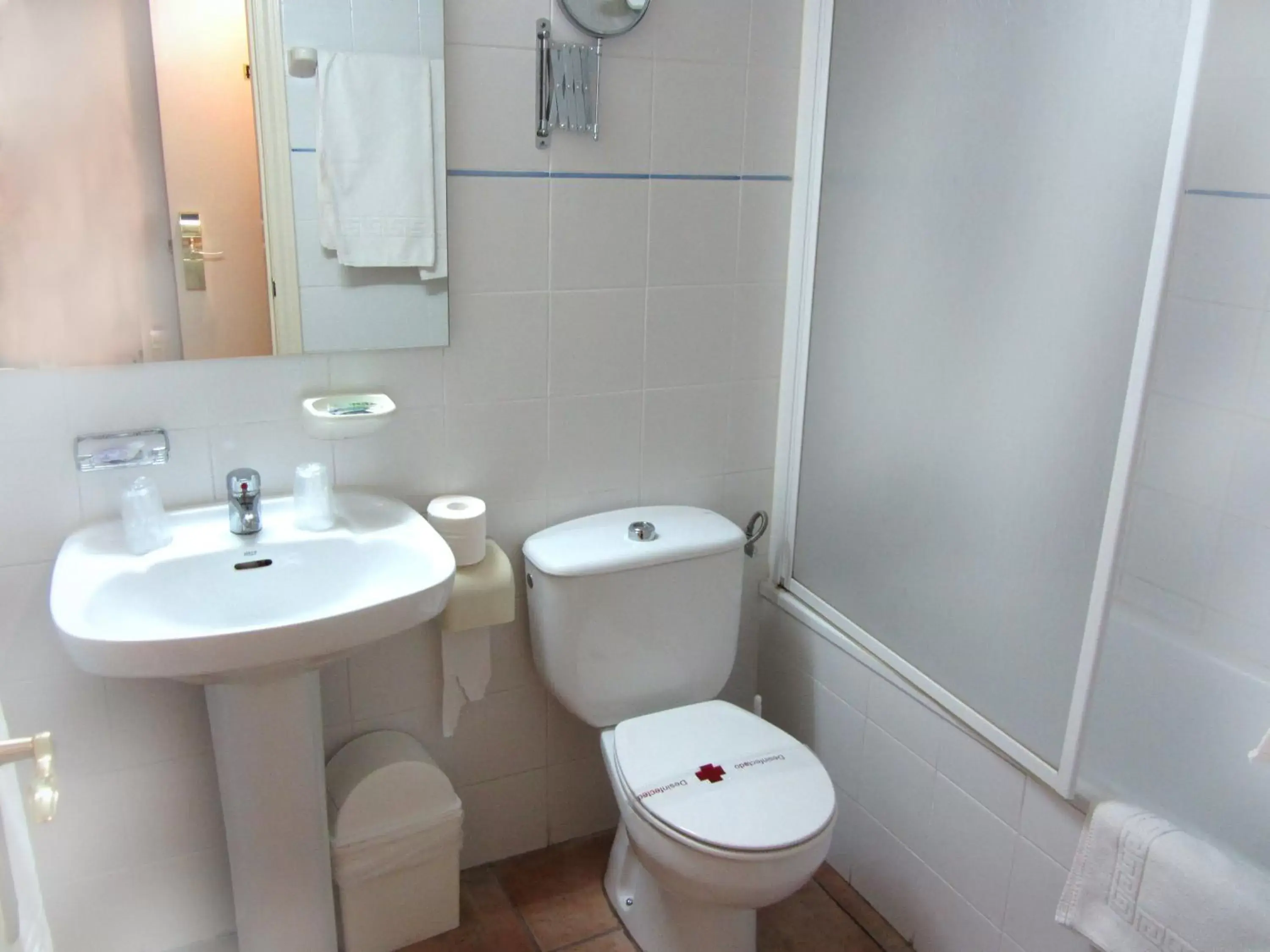 Bathroom in Hotel Villa de Utrillas