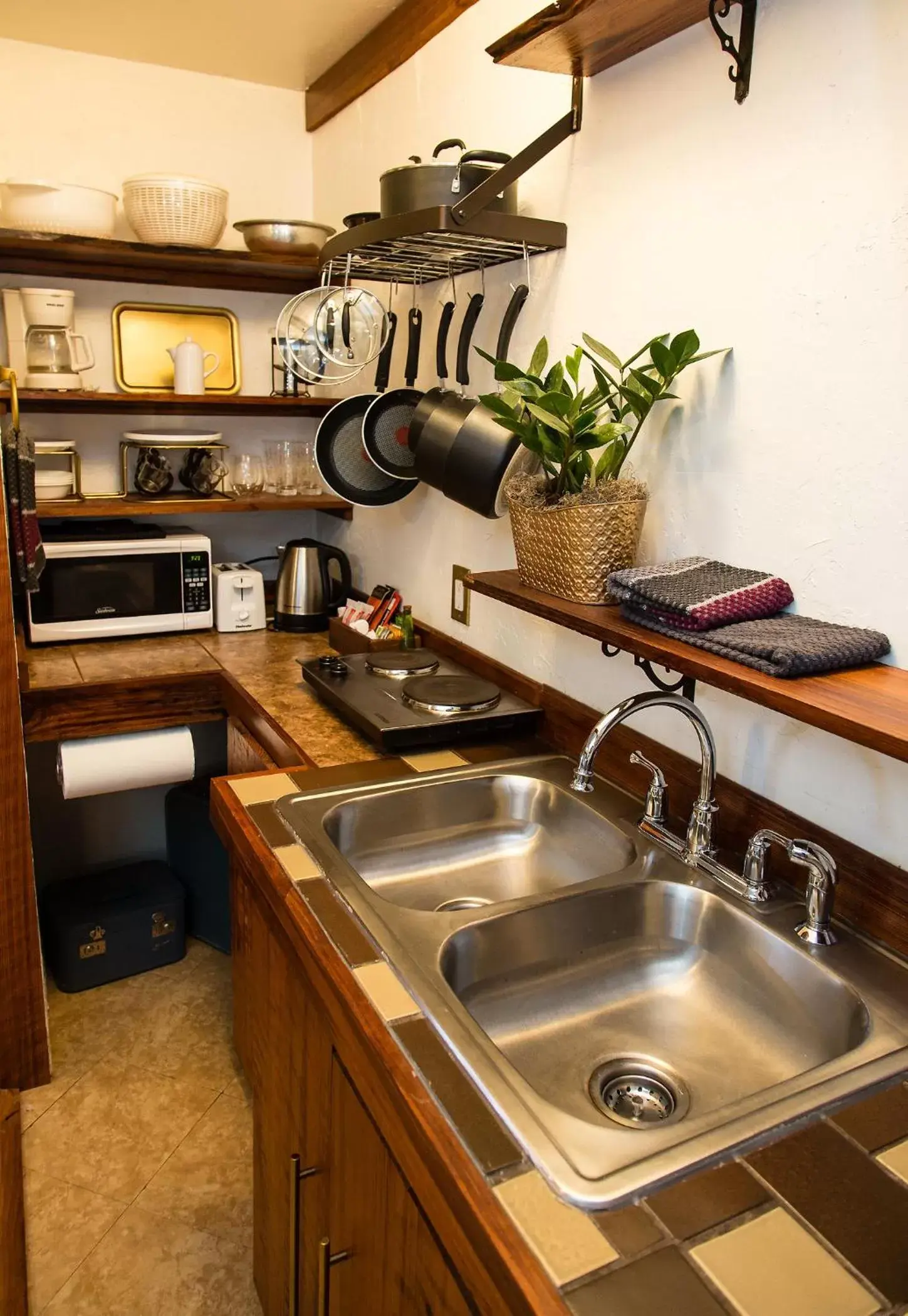 Kitchen/Kitchenette in The Front Porch Hidden Oasis