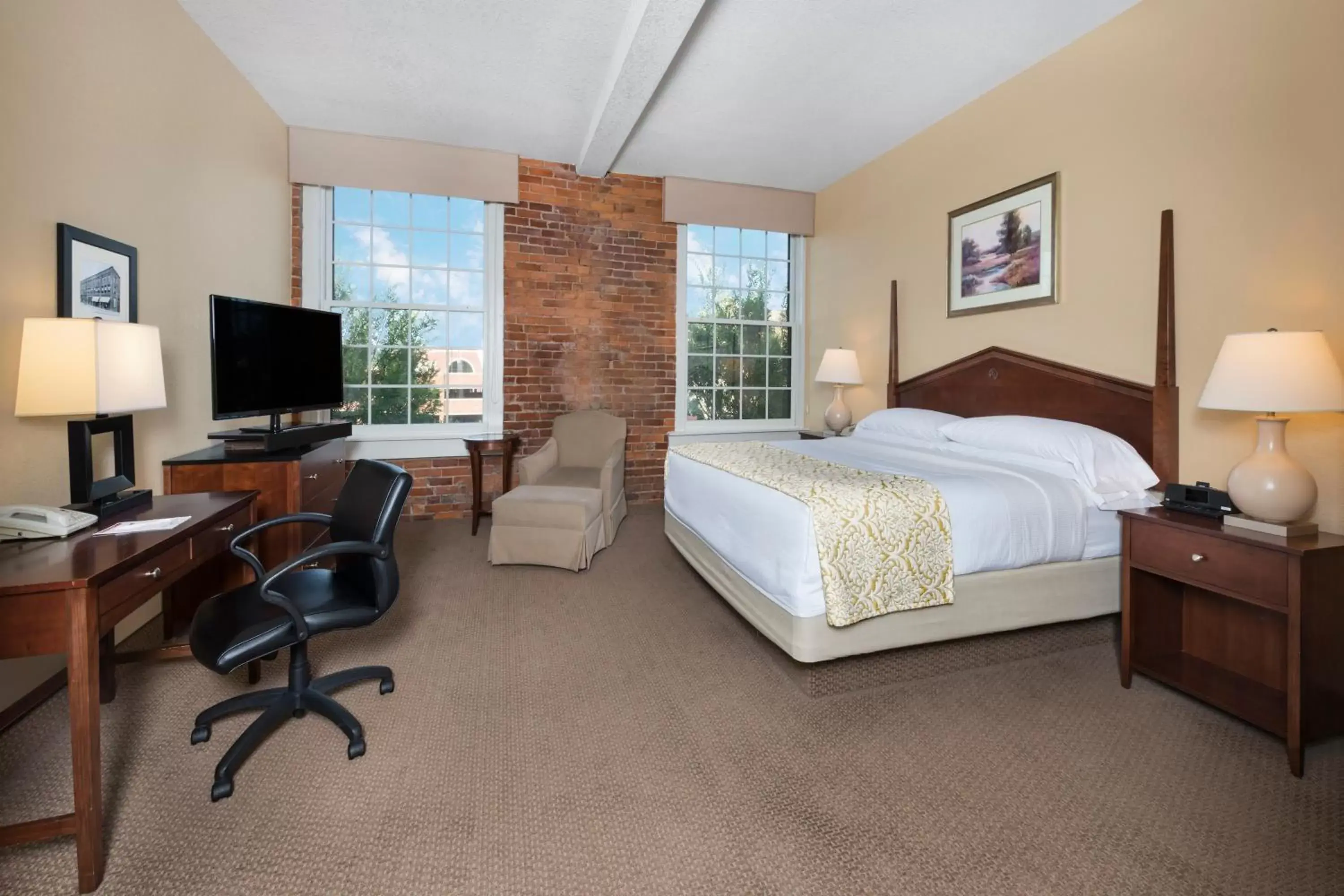 Shower, Bed in Hawthorn Extended Stay by Wyndham Rome Shower, Bed in Hawthorn Extended Stay by Wyndham Rome