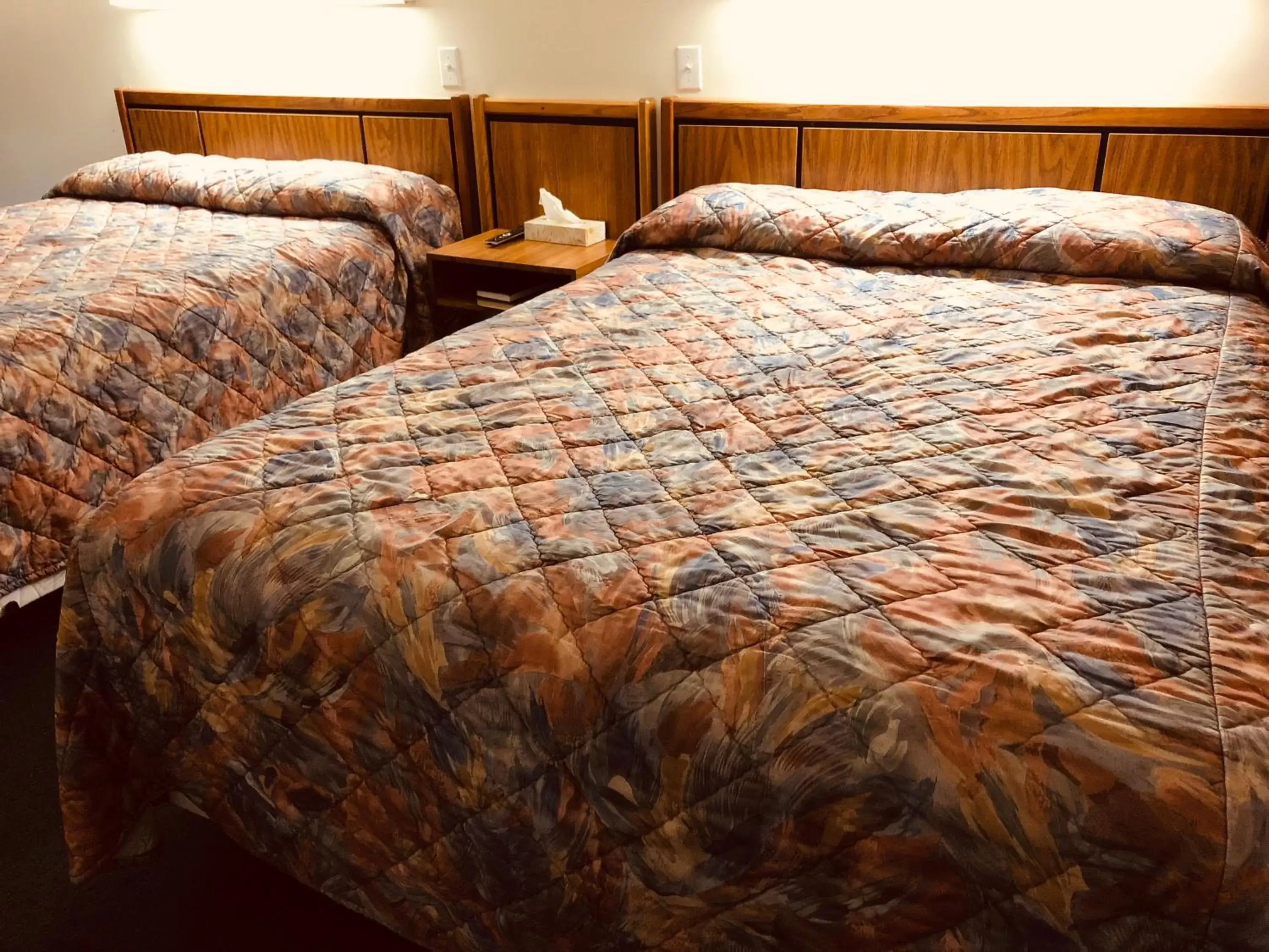 Bed in Howard Johnson by Wyndham Edson